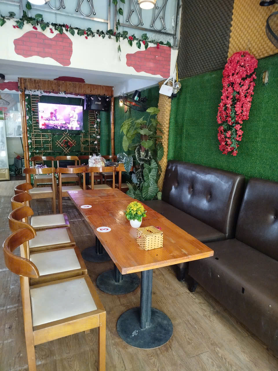 nhượng lại quán cafe hát cho nhau nghe ở phố Lê Trọng Tấn, Hà Đông Diện tích: 50m2 Giá nhượng: 90triệu