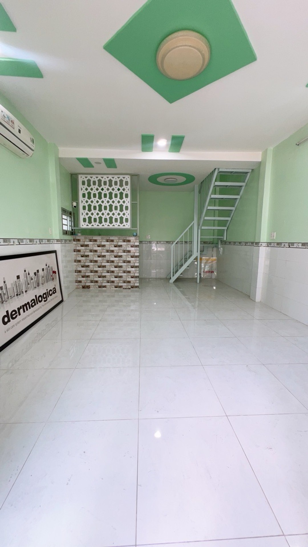 Bán Nhà Trịnh Đình Trọng  Kênh Tân Hóa  Ngang 4,2m  2 Tầng  Hẻm 3m Thông  Chỉ 3 Tỷ 350 Thương lượng