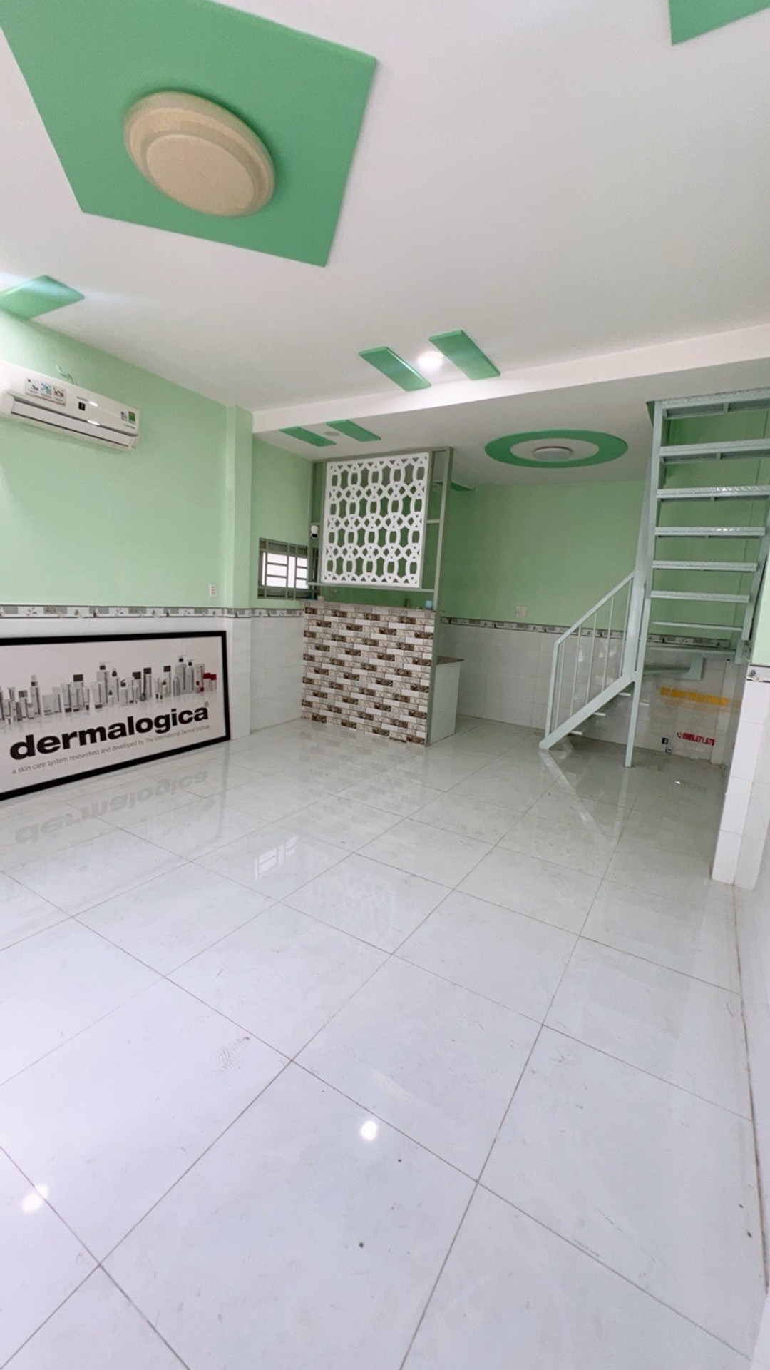 Bán Nhà Trịnh Đình Trọng  Kênh Tân Hóa  Ngang 4,2m  2 Tầng  Hẻm 3m Thông  Chỉ 3 Tỷ 350 Thương lượng