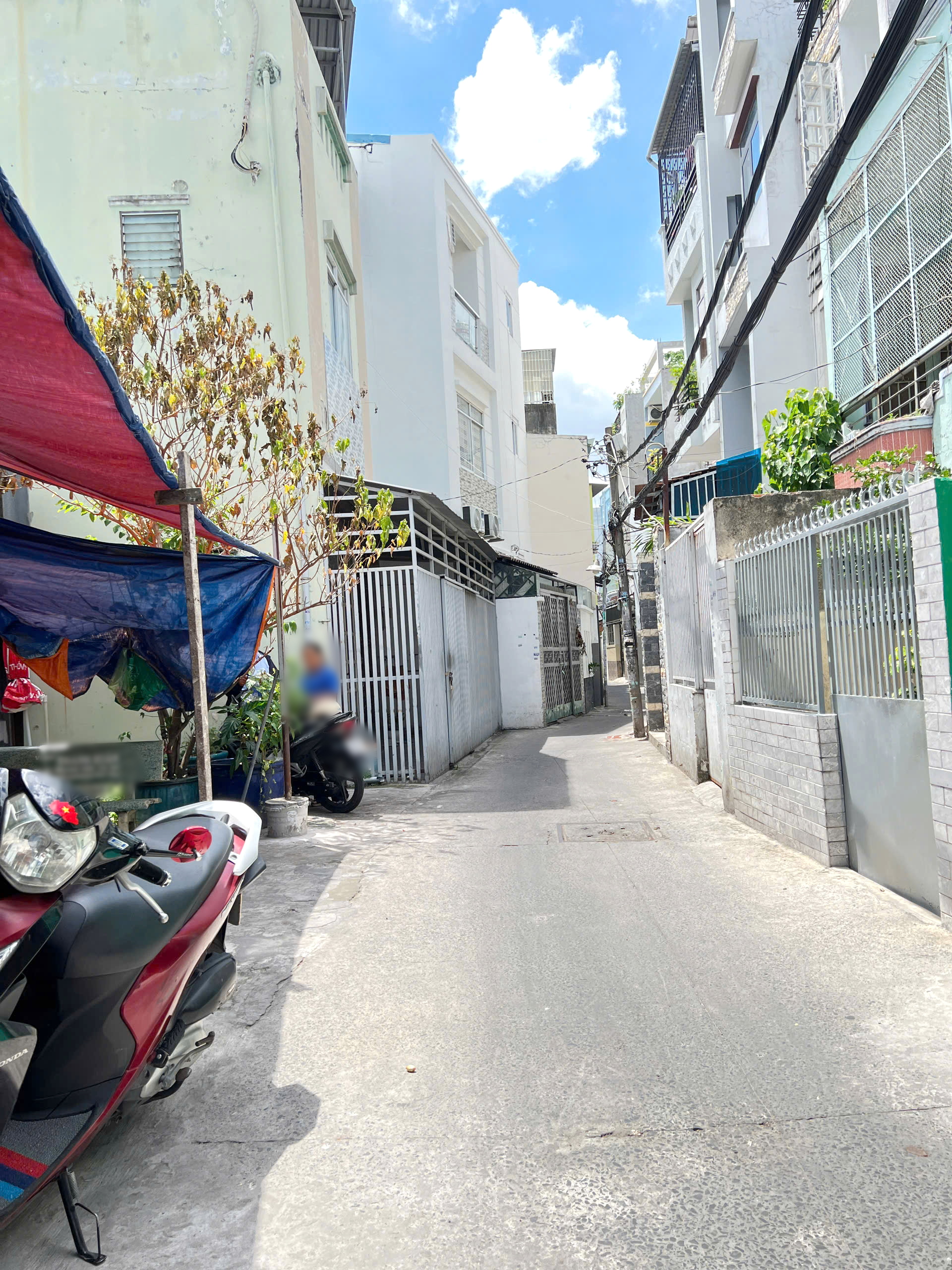Nhà 2 tầng nở hậu hẻm ôtô đỗ cửa đường Bùi Minh Trực P6Q8. Giá 5.7 tỷ