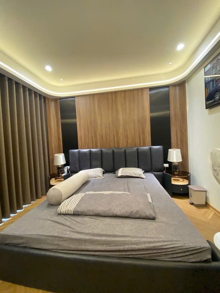 Bán nhà phố cổ Phùng Hưng xách vali vào ở luôn 45m², 6 tầng, mặt tiền 4m, giá 19,4 tỉ, ngõ rộng