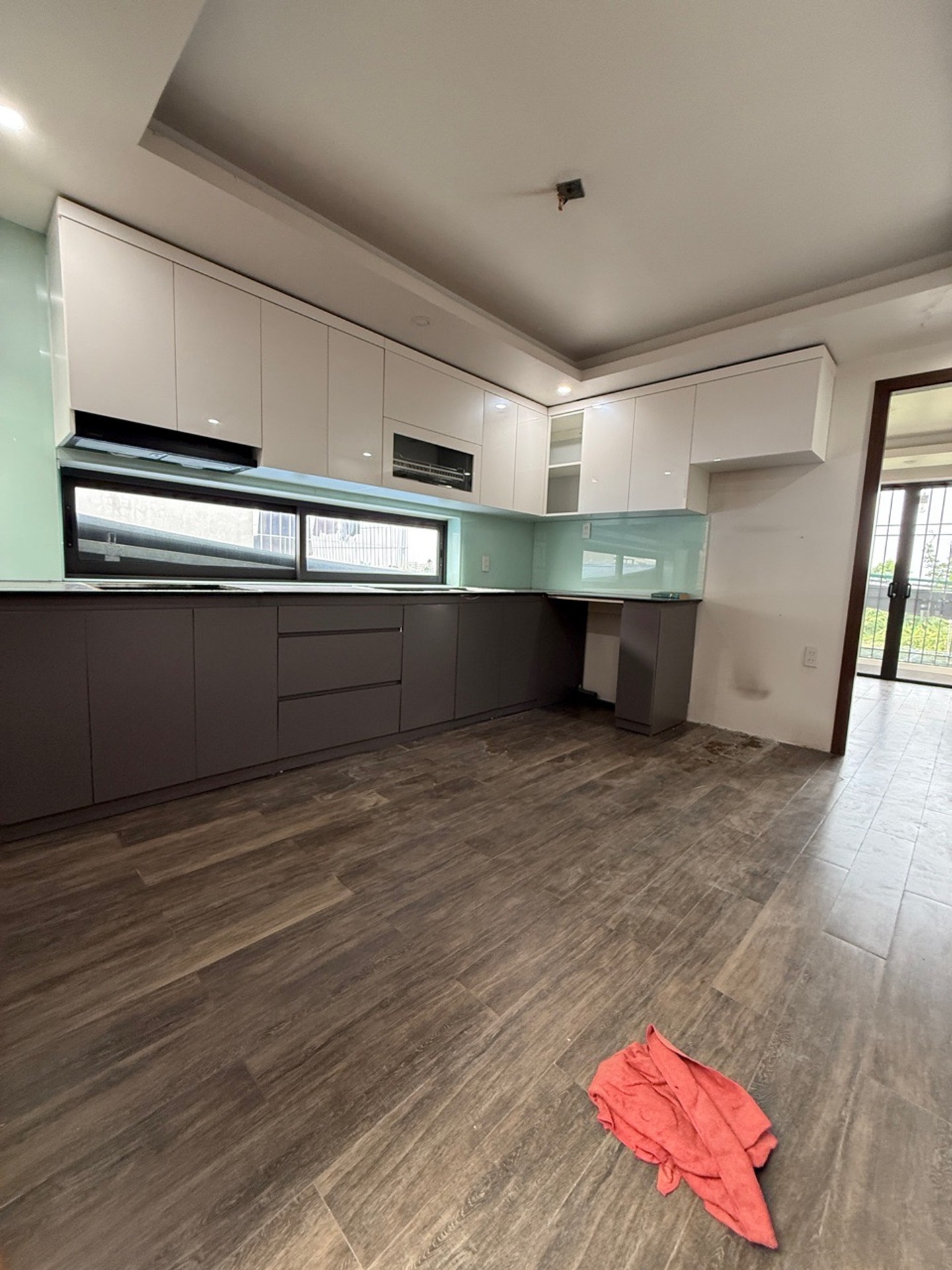 Mặt phố Hoa Động - 100m² x 3 tầng, vị trí đẹp, kinh doanh sầm uất.