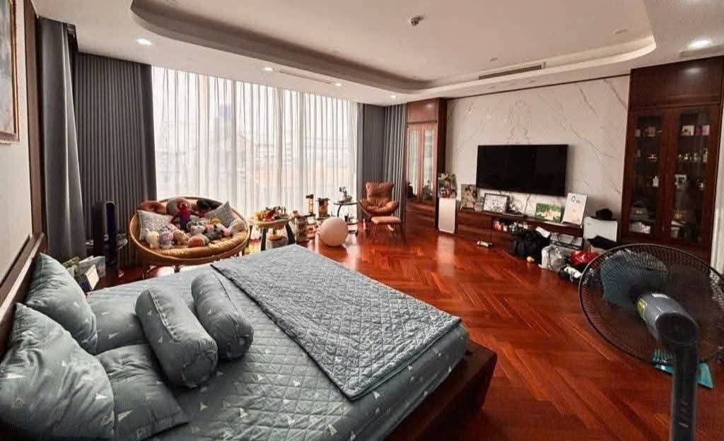Bán nhà phố Trung Kính, lô góc ô tô tránh, kinh doanh, nhỉnh 25 tỷ