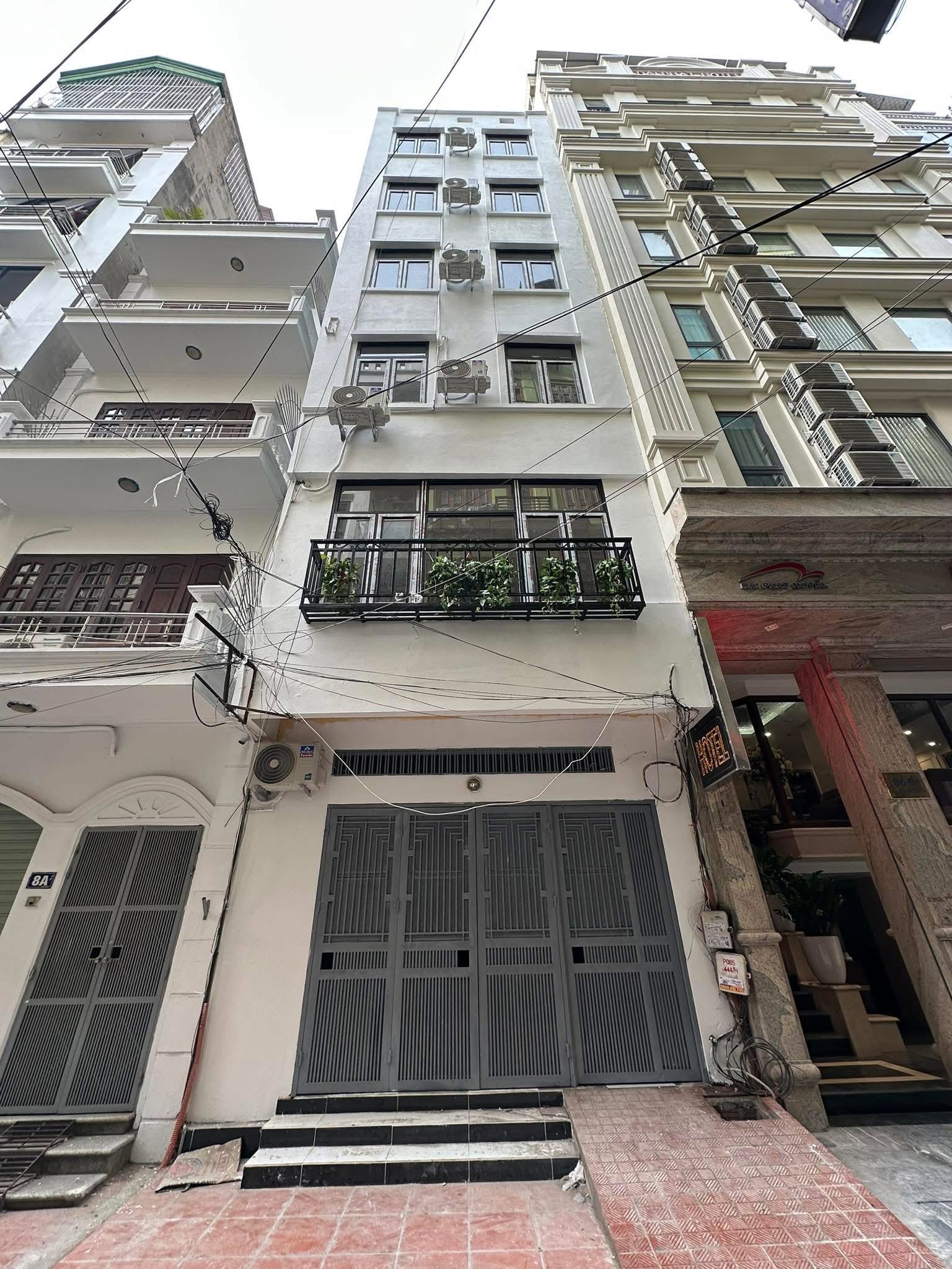 Bán nhà bát khối 10 tỷ 60m ô tô ngõ 7 chỗ,Long Biên