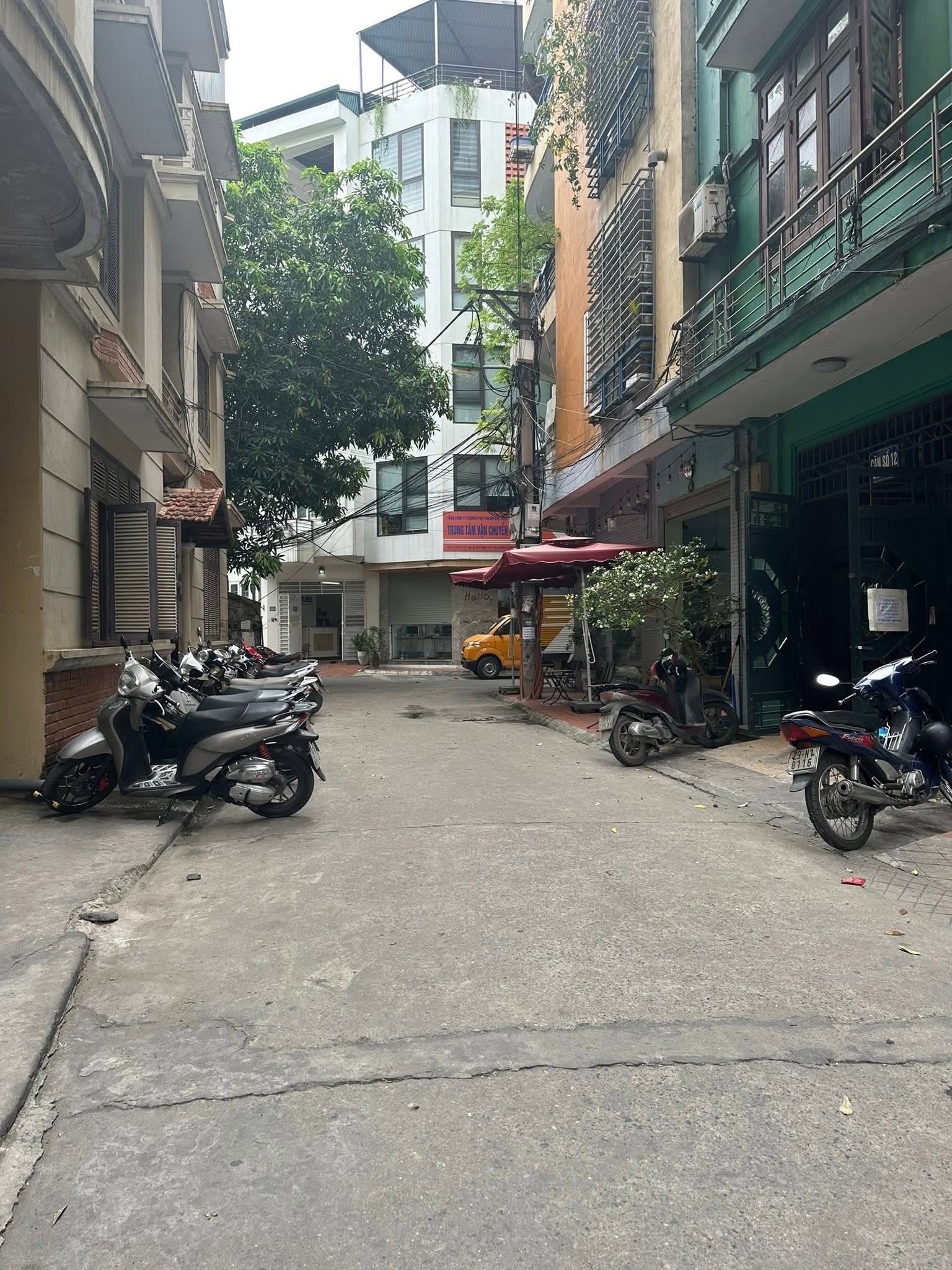 Bán nhà bát khối 10 tỷ 60m ô tô ngõ 7 chỗ,Long Biên