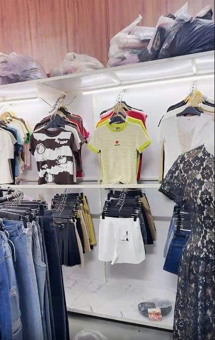 Do chồng e chuyển đổi công tác về Nam Định nên e muốn sang nhượng lại cửa hàng quần áo, túi xách.-3
