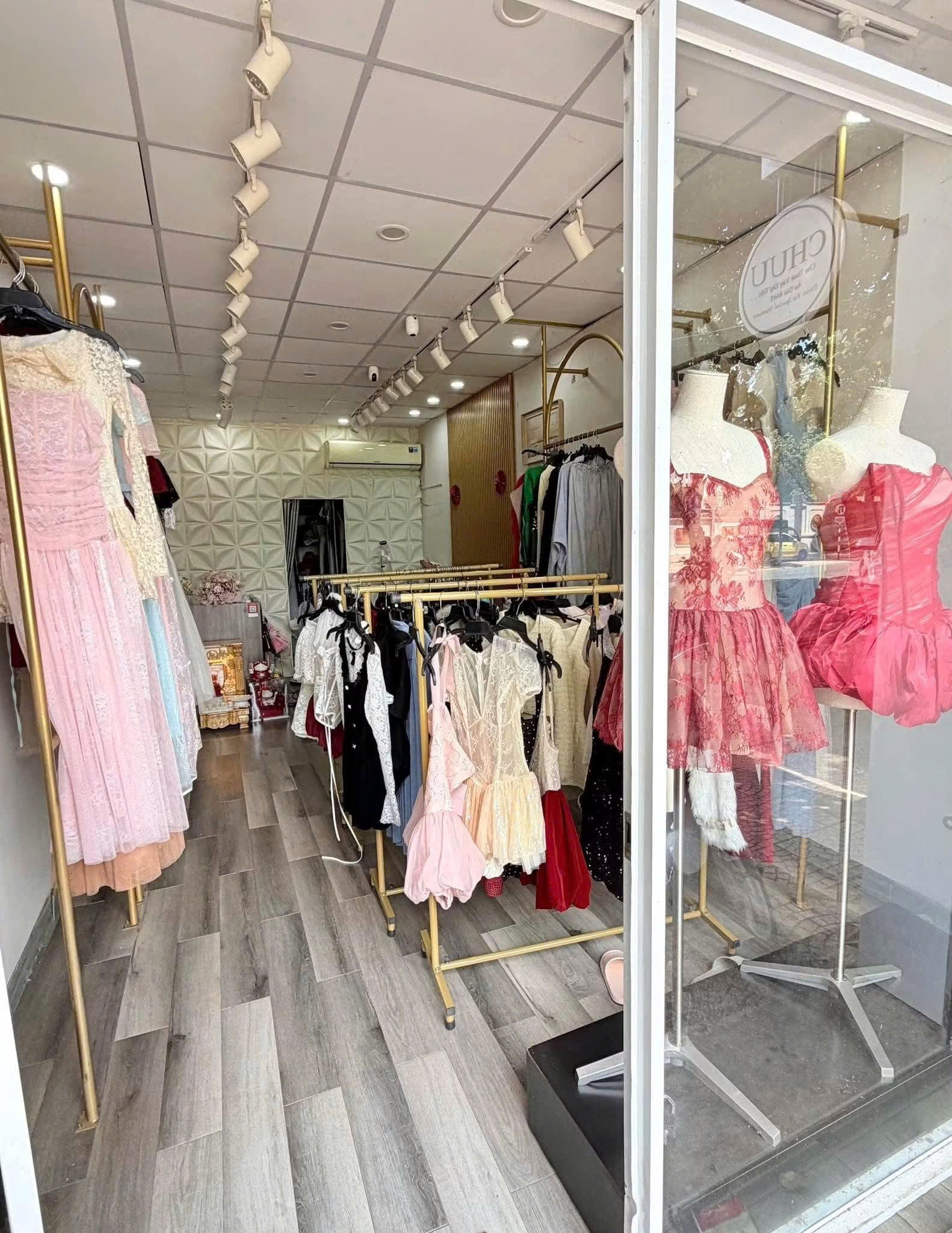 SANG GẤP SHOP QUẦN ÁO – VÀO BÁN NGAY Địa chỉ: Số 388, đường Phan Bội Châu, phường Thành Nhất, thành phố Buôn Ma Thuột, tỉnh Đắk Lắk