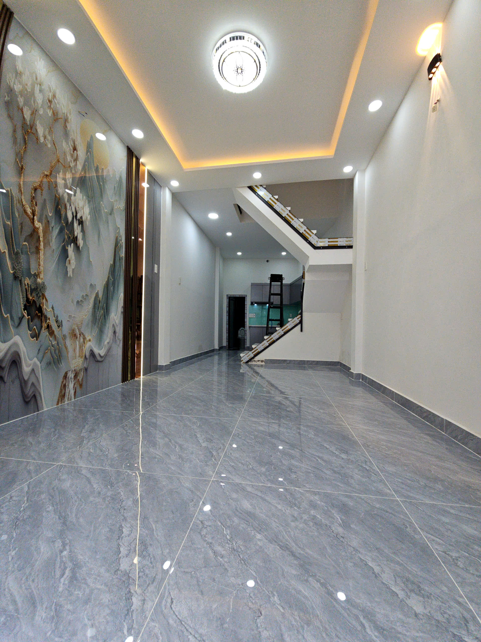 bán nhà sát mặt tiền xe hơi khánh hội Q4 cạnh Q1 
Ngang 3.5 x 13.5 m
có 4 đ