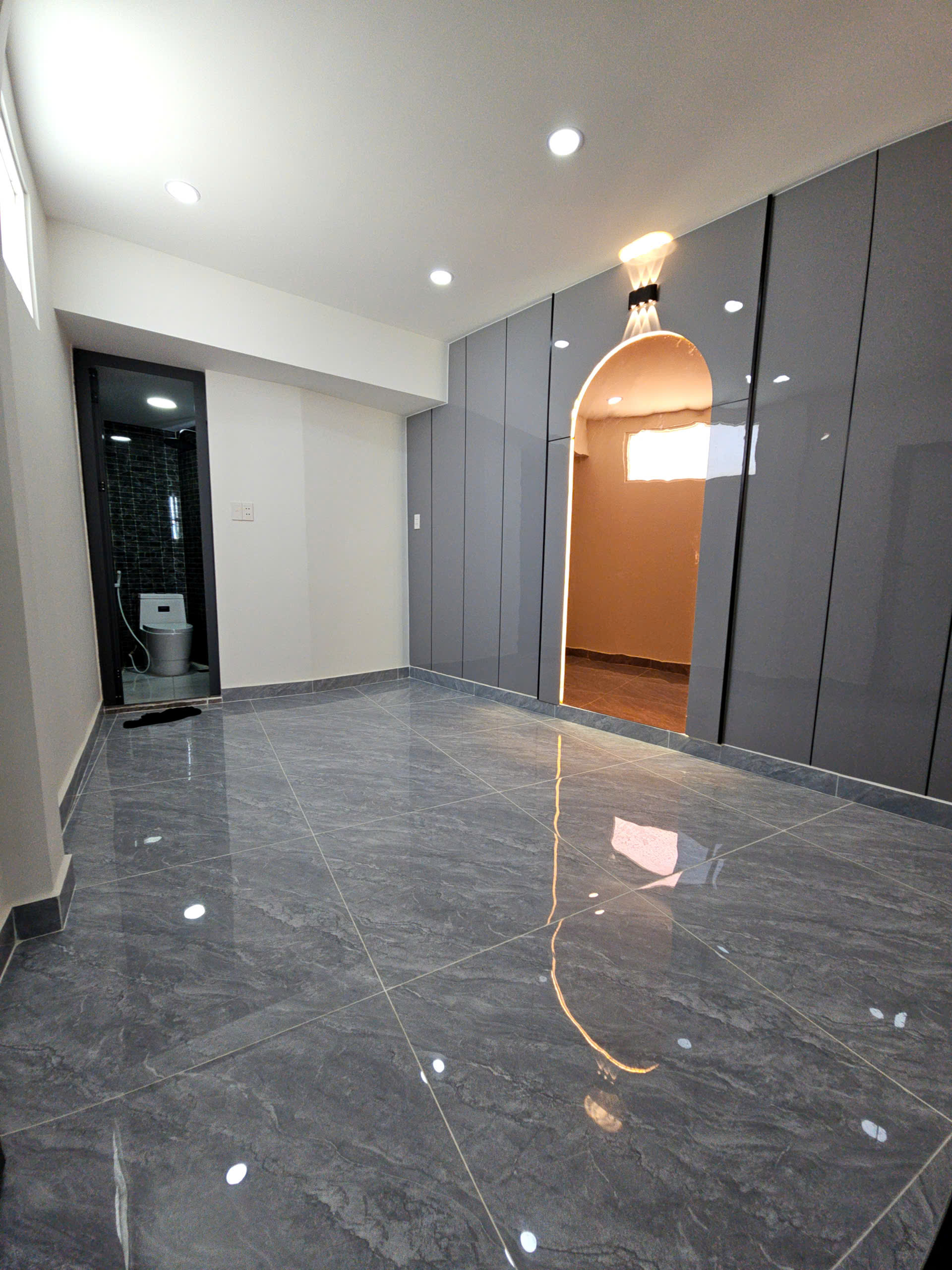 bán nhà sát mặt tiền xe hơi khánh hội Q4 cạnh Q1 
Ngang 3.5 x 13.5 m
có 4 đ-4