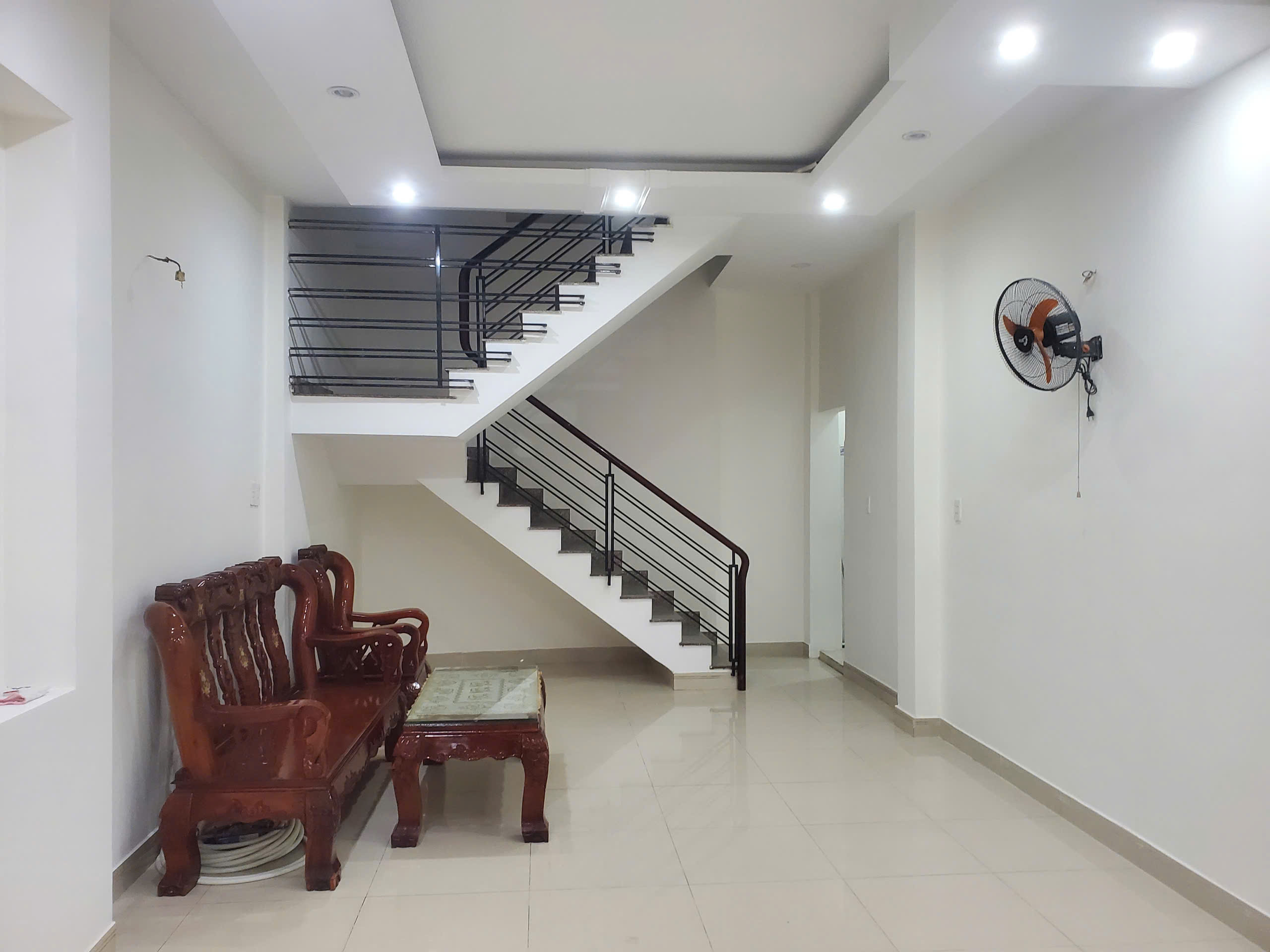 Cho thuê nhà 222/4 Võ Thành Trang P11 QTân Bình 1 trệt 2 lầu