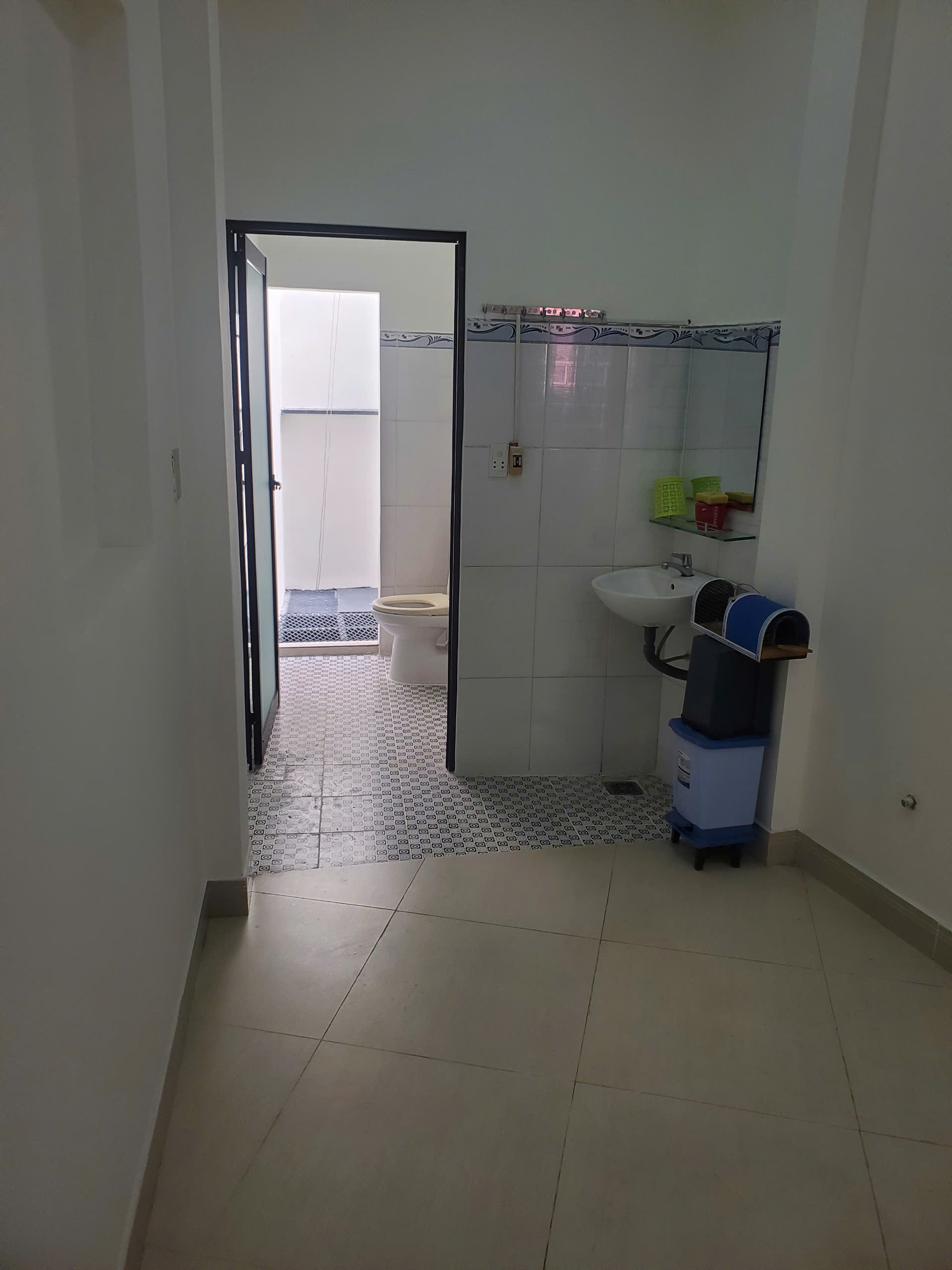 Cho thuê nhà 222/4 Võ Thành Trang P11 QTân Bình 1 trệt 2 lầu