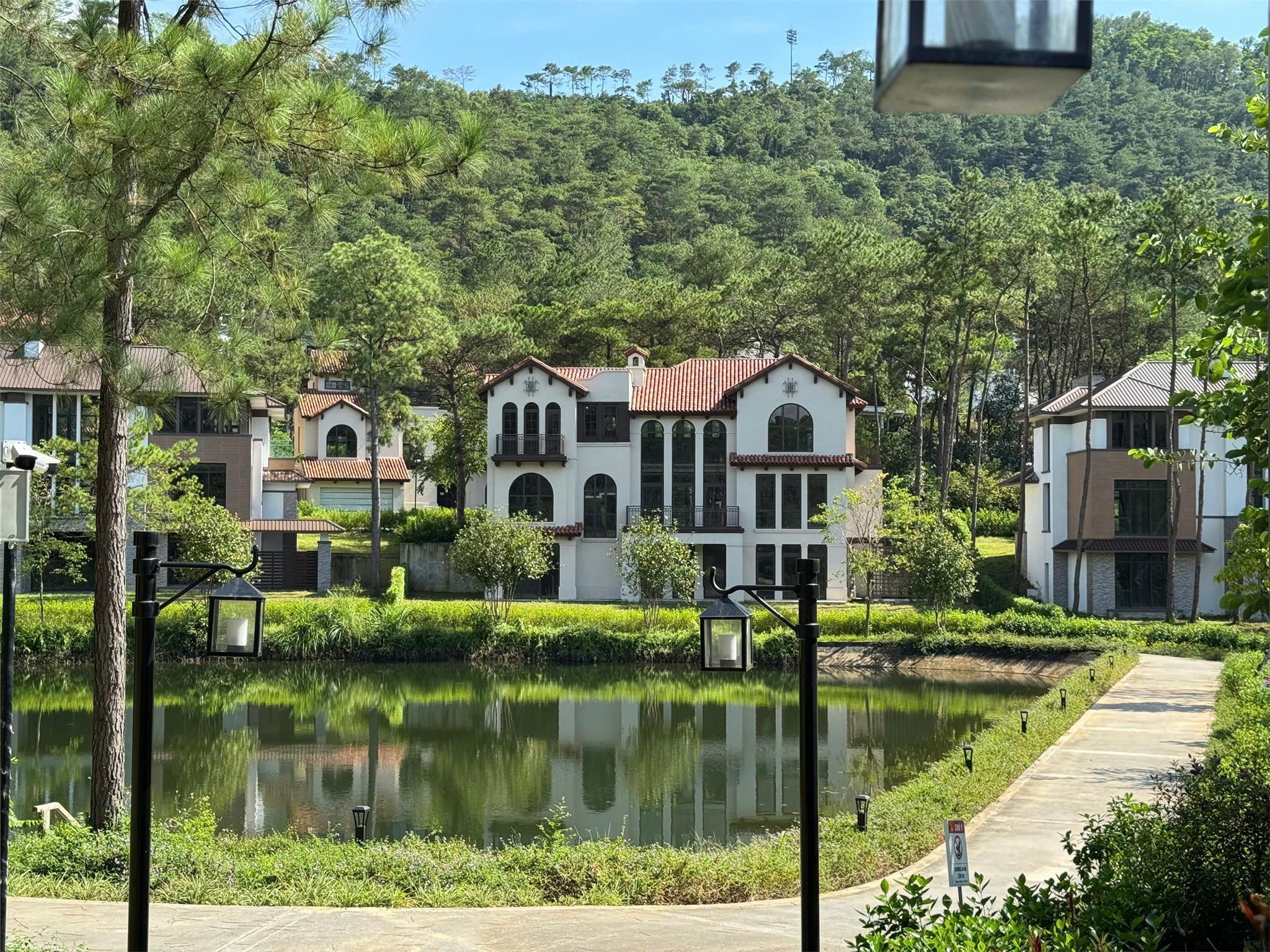 Bán căn biệt thự view hồ rẻ nhất thị trường, hàng độc quyền trực tiếp CDT cách Hà Nội 30p di chuyển