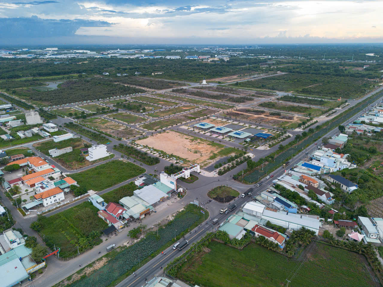 MUA ĐẤT NỀN E.CITY TÂN ĐỨC – SỔ HỒNG TRAO TAY Đầu tư an tâm bắt đầu từ một nền đất có pháp lý minh bạch