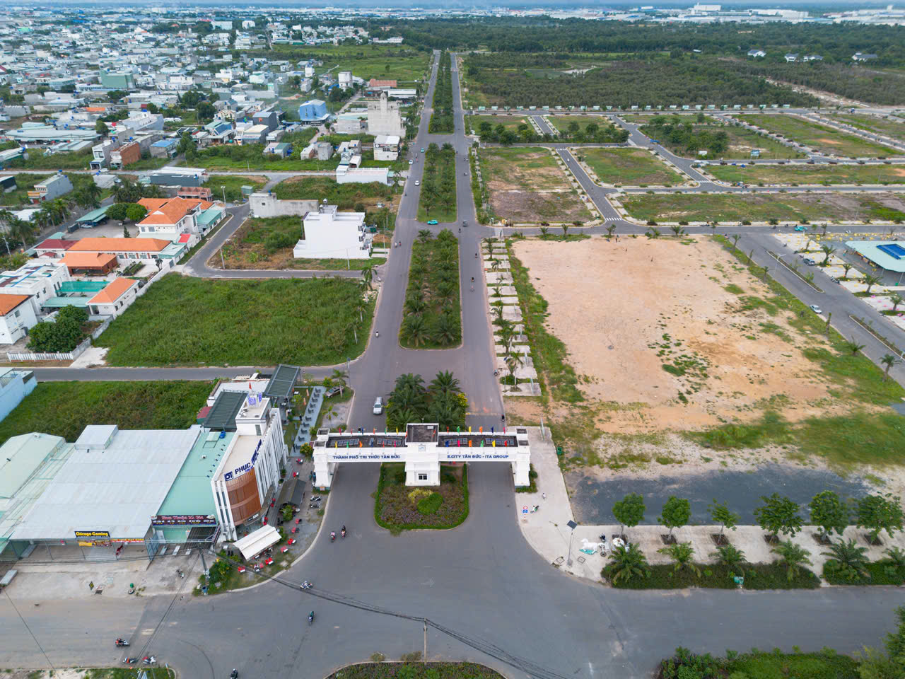 MUA ĐẤT NỀN E.CITY TÂN ĐỨC – SỔ HỒNG TRAO TAY Đầu tư an tâm bắt đầu từ một nền đất có pháp lý minh bạch