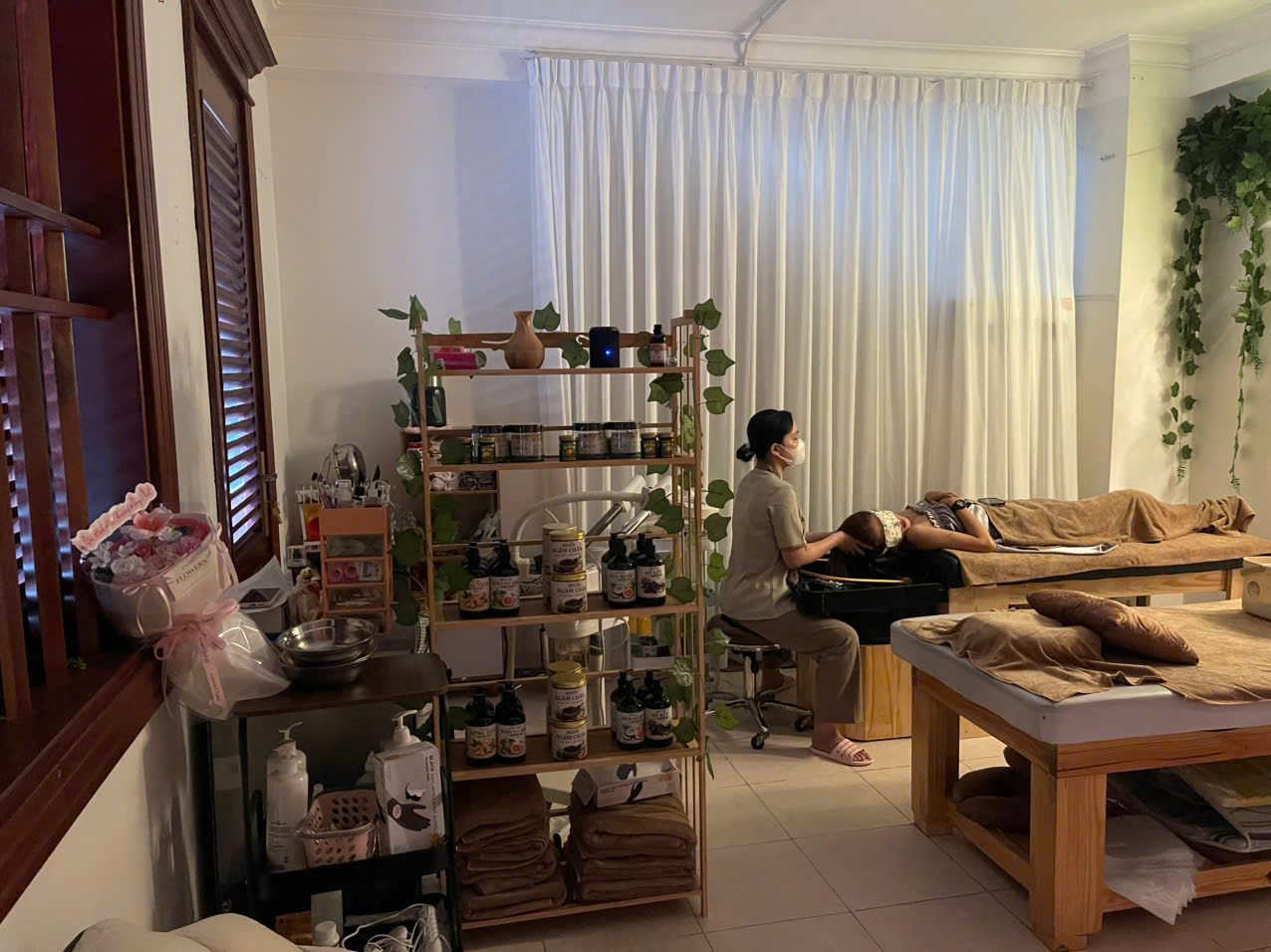 Quận 2 ! SANG RẺ CHỈ 49 tr, SPA GỘI – BODY DECOR ĐẸP, MB thuê rẻ : 6,5tr, KDC Cắt Lái dân cư đông, Tel : 0869803513 ( chính chủ )