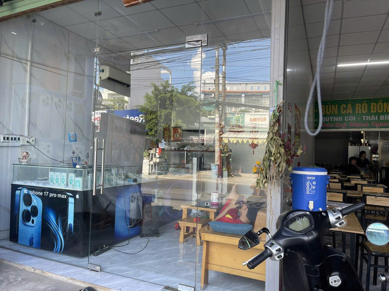 Quận 12 , CHỐT NHANH, NHƯỢNG QUÁN ĂN MB DTSD : 9m x 20m , GIÁ SANG CHỈ : 148 tr , MB giá thuê chỉ trả : 6 - 8 tr / tháng, Tel : 0932610287 ( chính chủ )