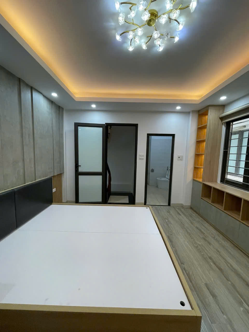 SIÊU PHẨM NHÀ ĐẸP 5 TẦNG - NGÕ Ô TÔ ĐỖ CỬA - NHÂN TRẠCH, HÀ ĐÔNG 💥
Vị trí: Nhân Trạch, Phú Lương, Hà Đông, Hà Nội.

Thông số: Diện tích 40.1m² x 5 tầng (Mặt tiền 3m).

Giá bán cực tốt: 8 tỷ (Có thương lượng, sổ đỏ chính chủ sẵn sàng giao dịch).