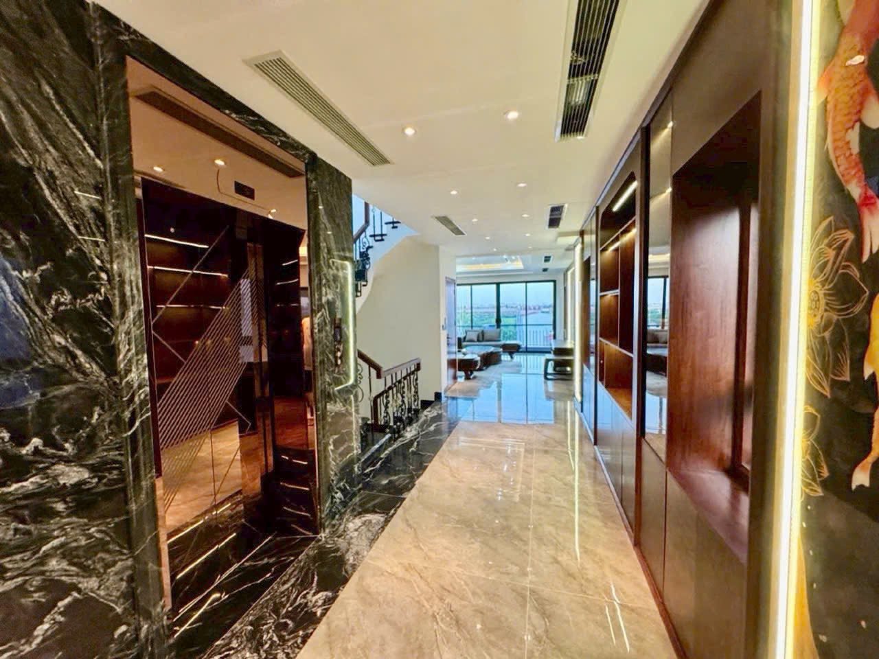 Hơn 15 tỷ-Bán Nhà Thạch Bàn 55m2-Mt 6m-7 Tầng Thang Máy-Ô TÔ TRÁNH-LÔ GÓC-FULL NỘI THẤT-HÀNG XÓM AEON MALL
