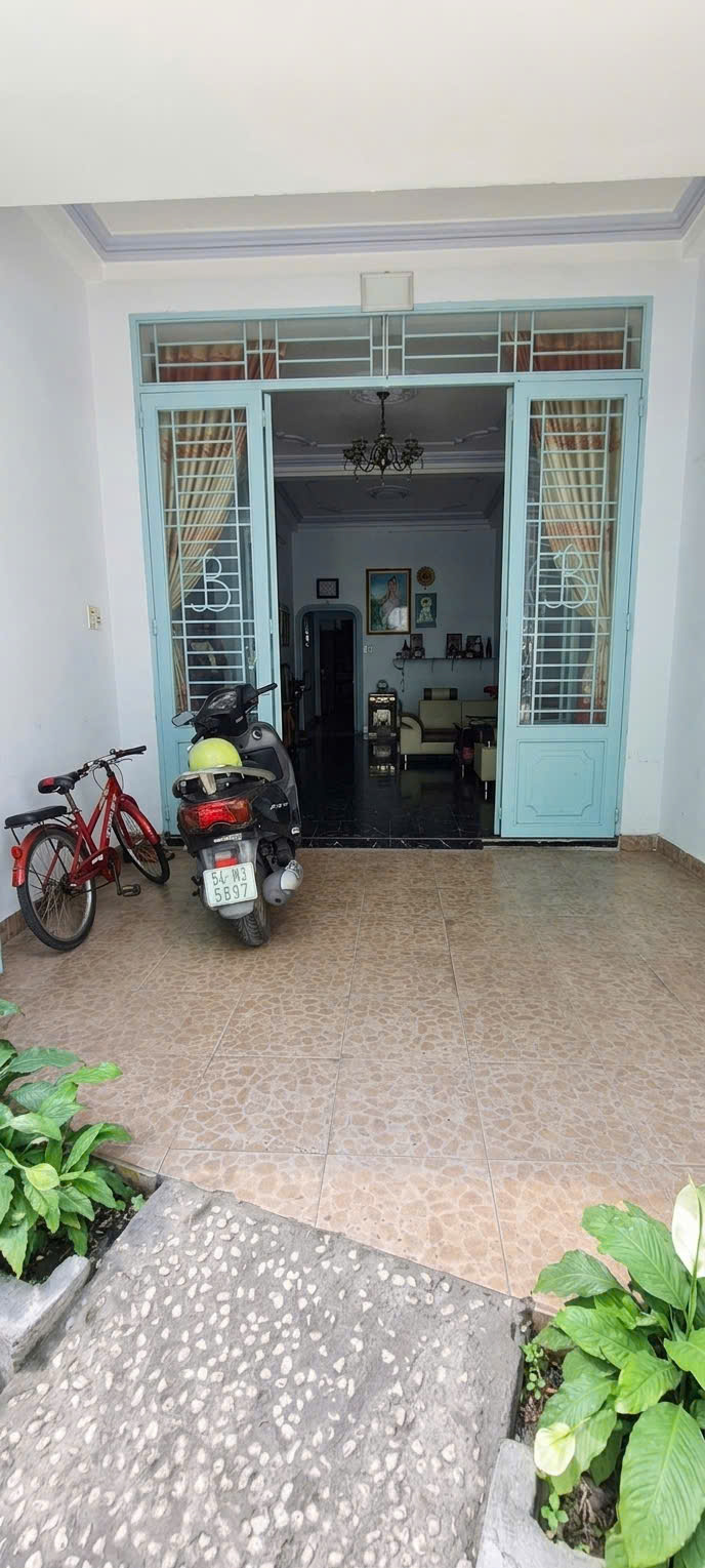 Bán Nhà  Lũy Bán Bích Cách 20m Là Ra  Mặt Tiền 120m Ngang Hơn 5m Chỉ 8.5 Tỷ