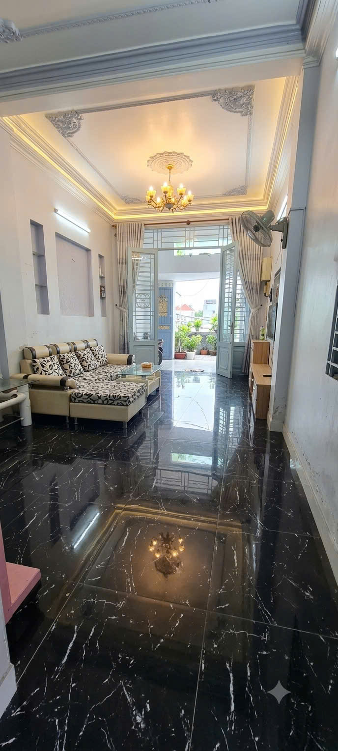 Bán Nhà  Lũy Bán Bích Cách 20m Là Ra  Mặt Tiền 120m Ngang Hơn 5m Chỉ 8.5 Tỷ