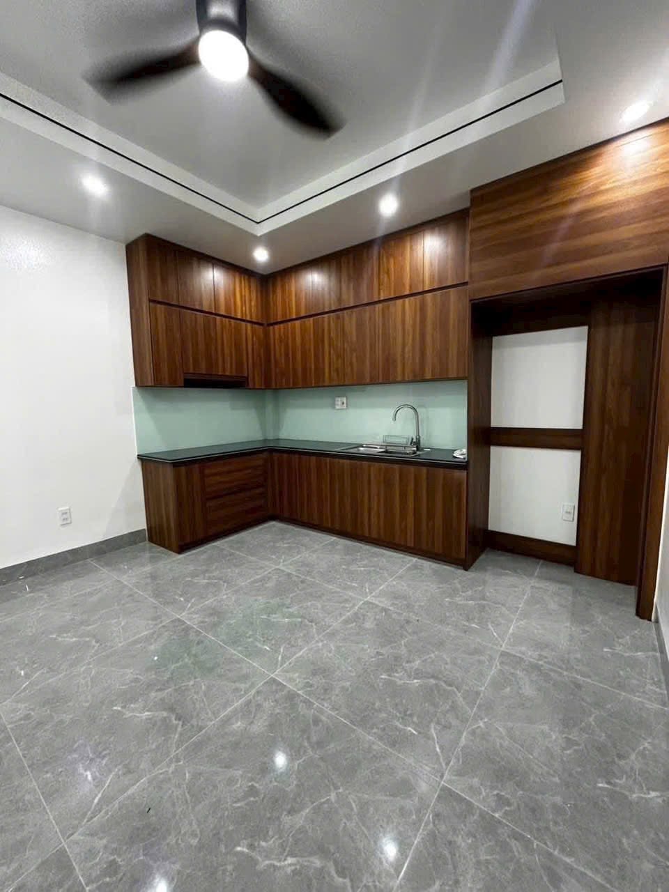 Bán nhà ngõ phố Hoàng Lộc, ph Lê Thanh Nghị, TP HD, 52m2, mt 4m, 3 ngủ, 3 vs, mt 4m, ngõ oto chỉ 3 -3