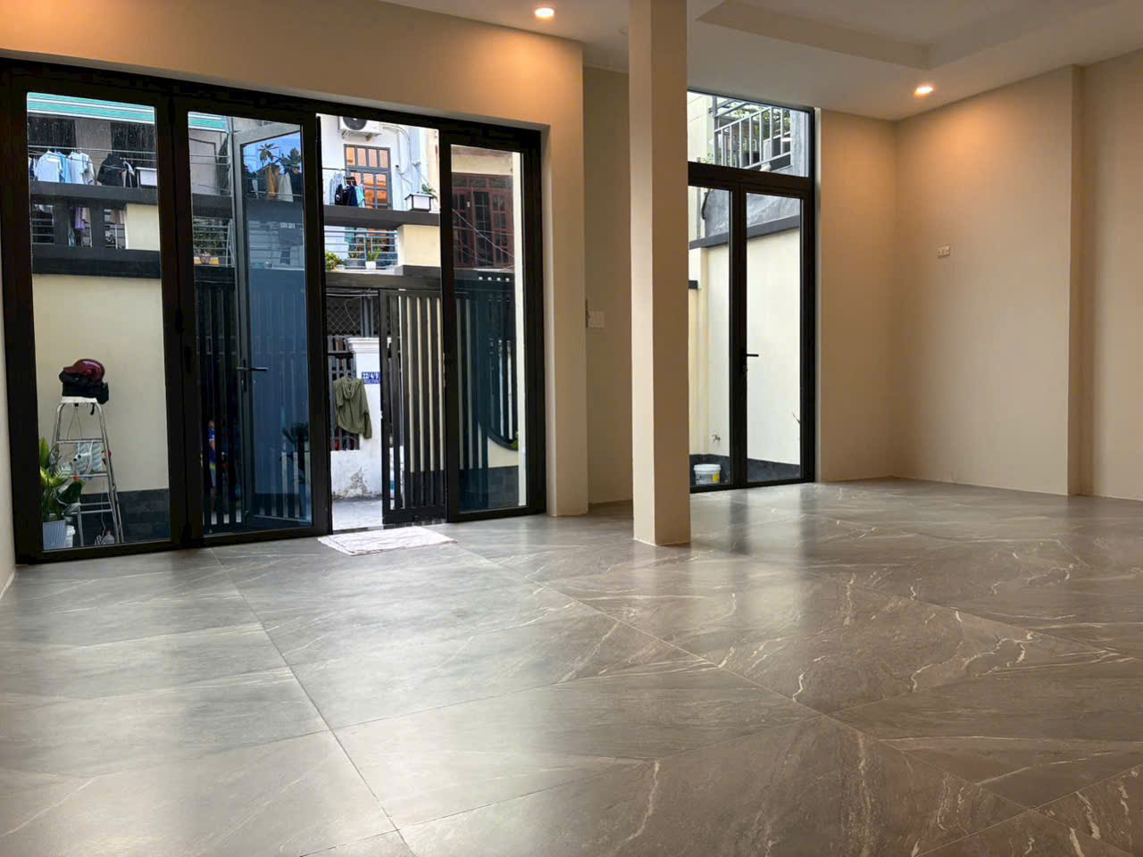 BÁN NHÀ MỚI 100% – TRUNG TÂM THẢO ĐIỀN – THIẾT KẾ HIỆN ĐẠI – VÀO Ở NGAY