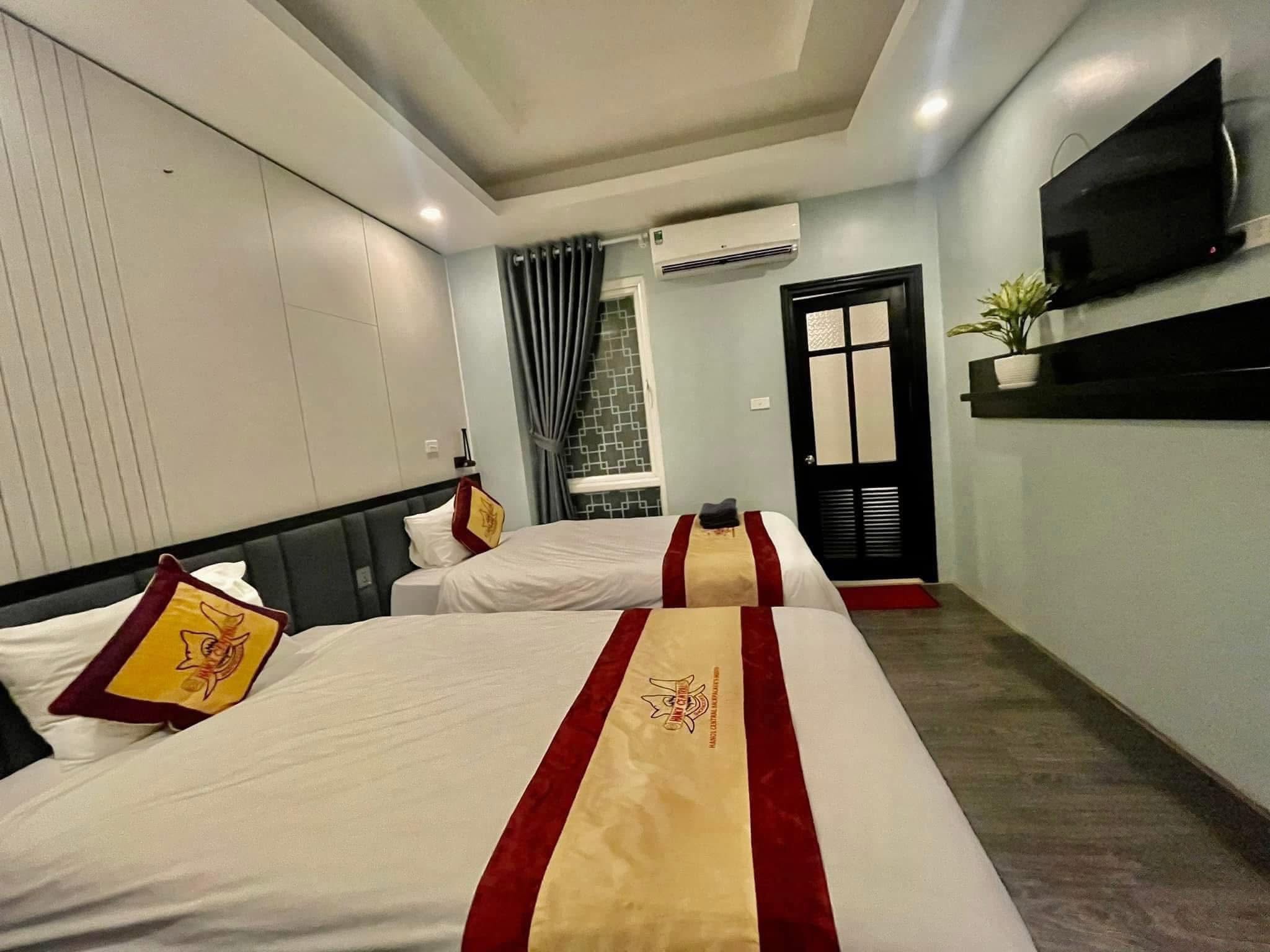 (Chính chủ) bán khách sạn phố Hàng Chiếu, 8 tầng, mặt tiền 7.3m, 166m2, 199.5 tỉ, 600tr/ tháng