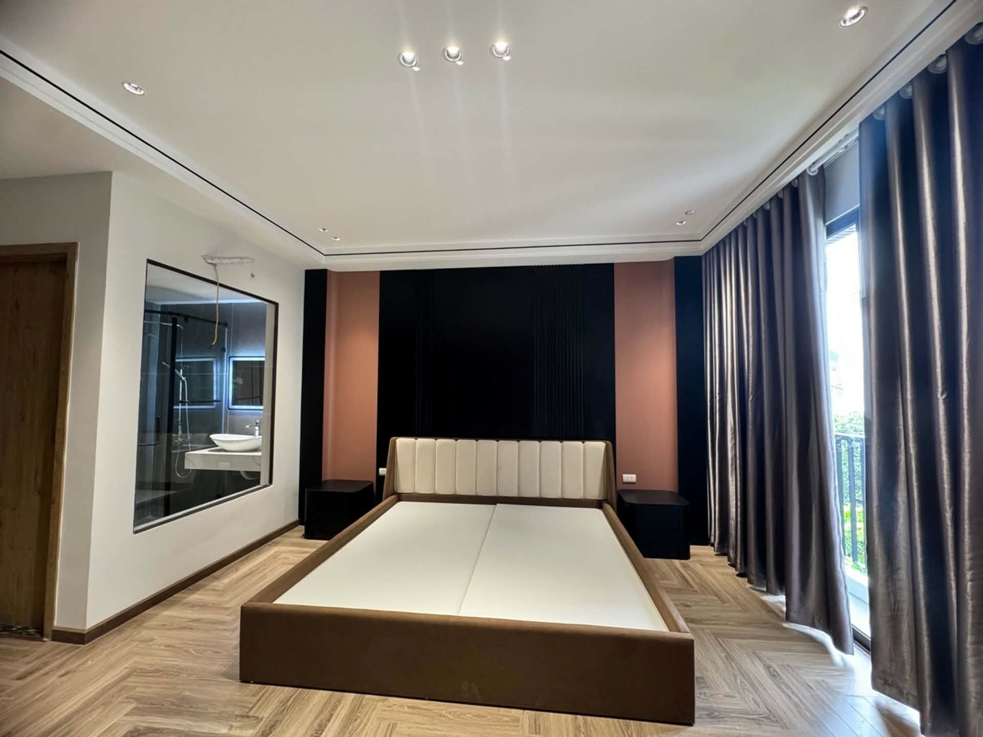 BÁN NHÀ THẠCH BÀN 50M2- 7 TẦNG THANG MÁY- GARA Ô TÔ- NHỈNH 12 TỶ