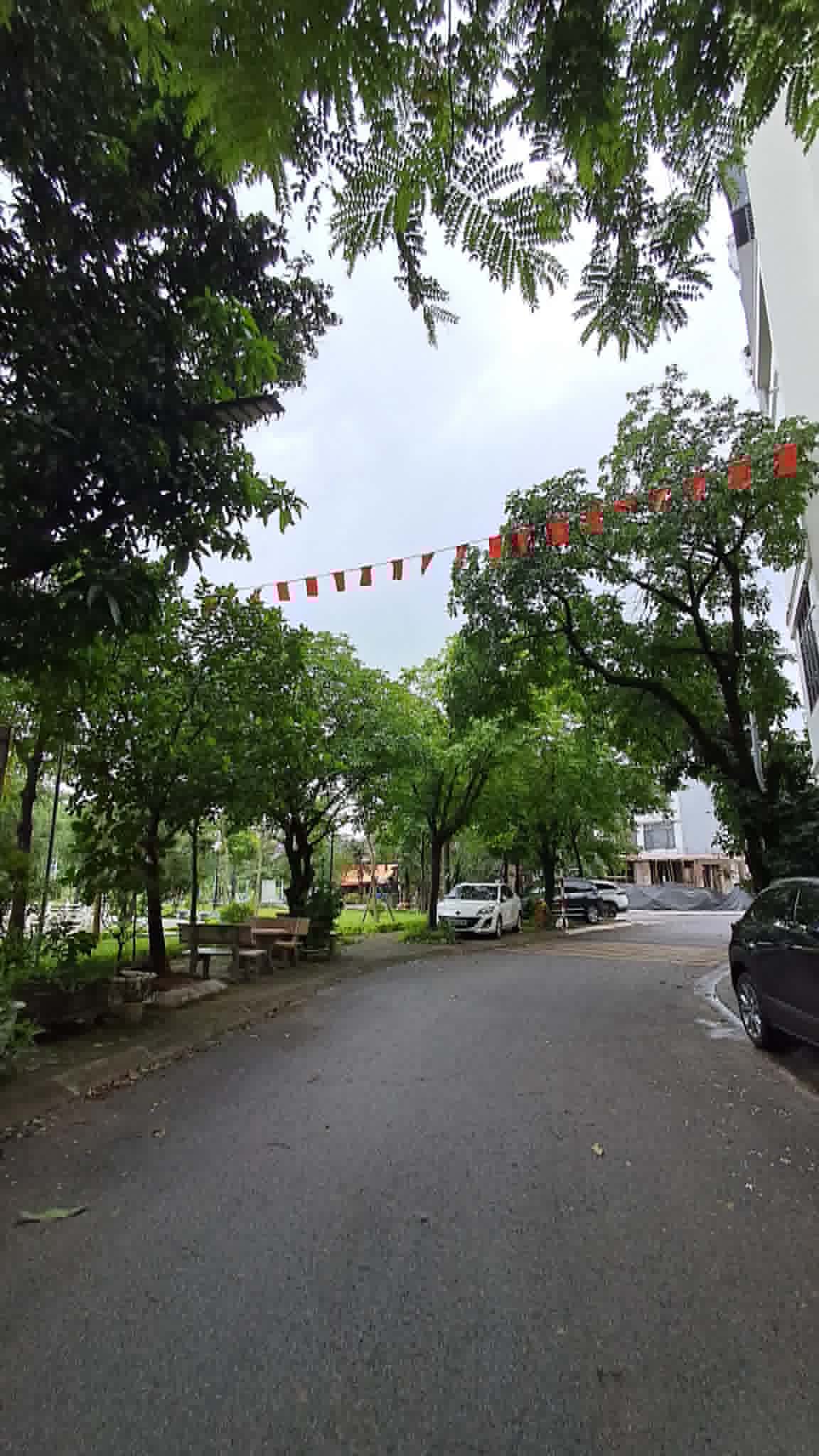 BÁN ĐẤT VIỆT HƯNG 50M2, MẶT HỒ, LÔ GÓC, Ô TÔ TRÁNH-  NHỈNH 10 TỶ