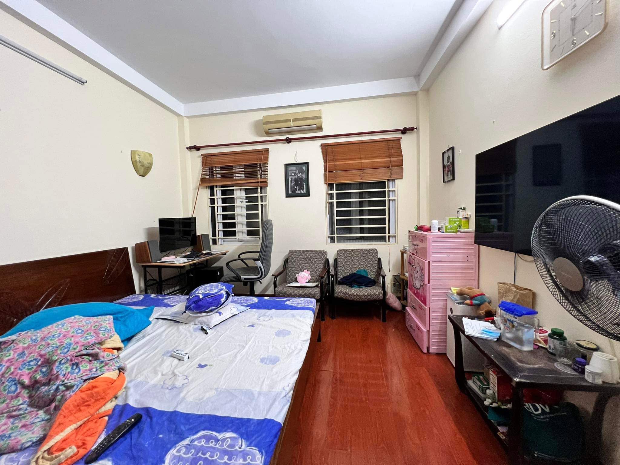 (Chính chủ) bán nhà mặt phố Hàng Chiếu, 4 tầng, mặt tiền 4m, 116m2, 75 tỉ, kinh doanh đỉnh