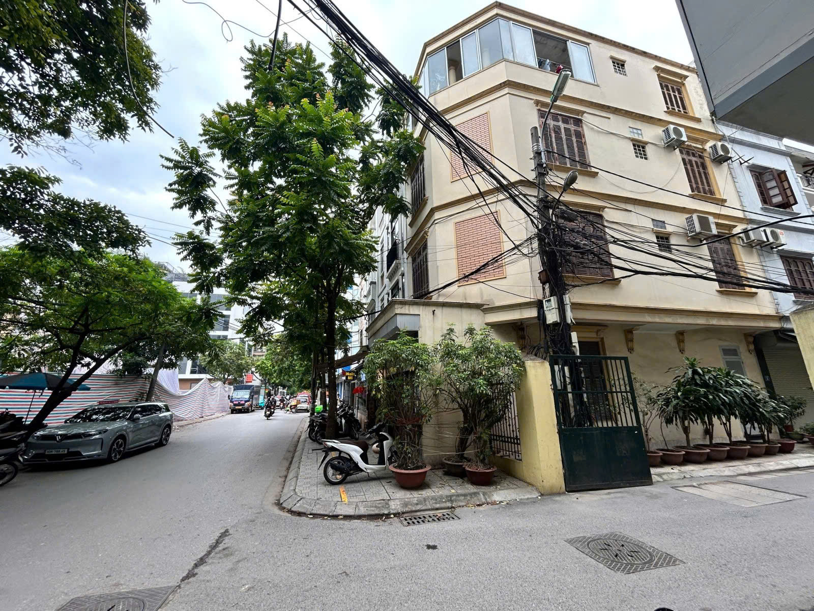 Bán nhà phân lô lạc trung 4 tầng dân xây vỉa hè ô tô tránh hai bà trưng-3
