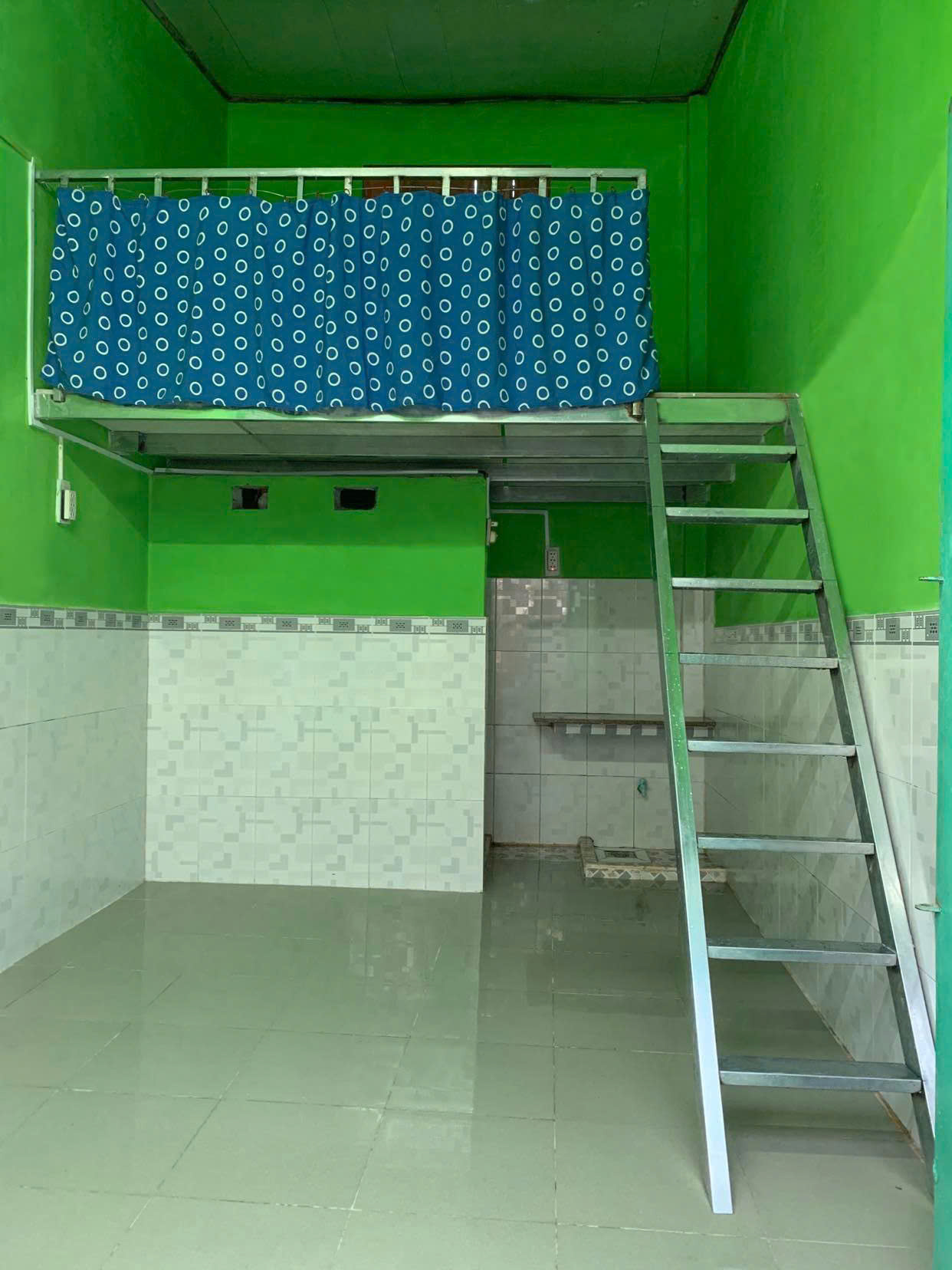 Cho thuê phòng trọ tầng trệt, có gác lửng tiện nghi, sạch sẽ, thoáng mát quận Tân Phú-1