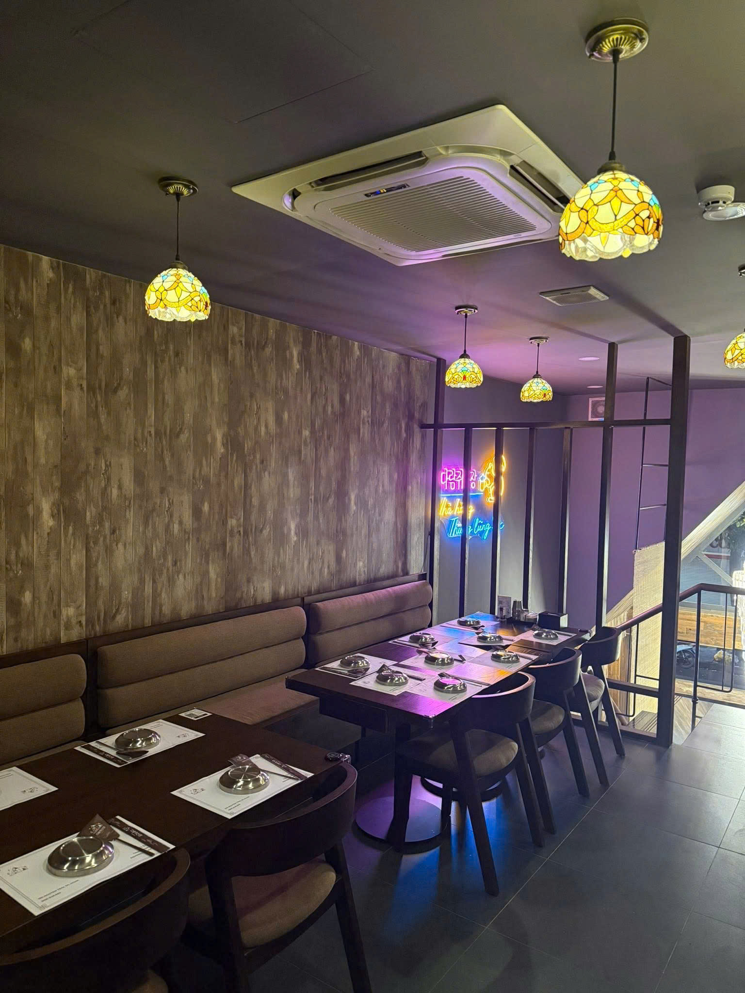 Sang nhượng nhà hàng Hàn Quốc Tặng miễn phí khoảng 2 tháng vật tư và dụng cụ phục vụ bàn Chỉ cần vào là kinh doanh ngay.