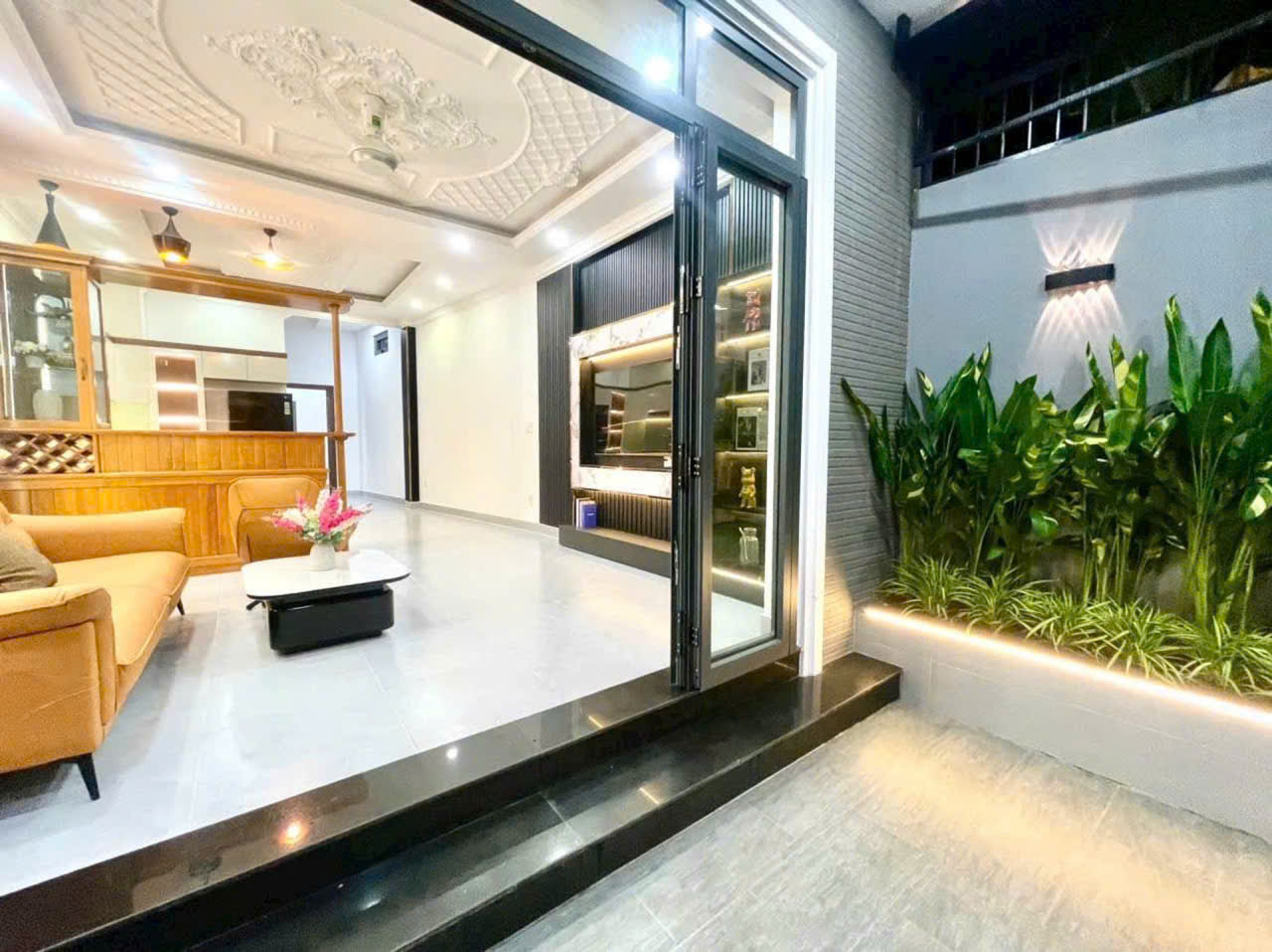 TUẤN 0375232392  - HÀNG HIẾM NHÀ ĐẸP 3 TẦNG -  HẺM NHỰA 8M