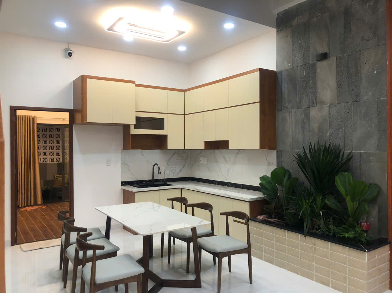 NHÀ PHỐ HIỆN ĐẠI – DỌN VÀO Ở NGAY – VỊ TRÍ ĐẸP, TIỆN ÍCH ĐỦ ĐẦY tại huyện Đức Hòa tỉnh Long An