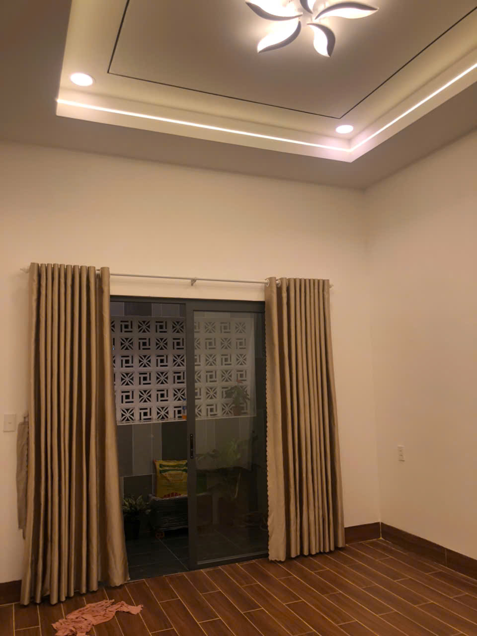 NHÀ PHỐ HIỆN ĐẠI – DỌN VÀO Ở NGAY – VỊ TRÍ ĐẸP, TIỆN ÍCH ĐỦ ĐẦY tại huyện Đức Hòa tỉnh Long An-4