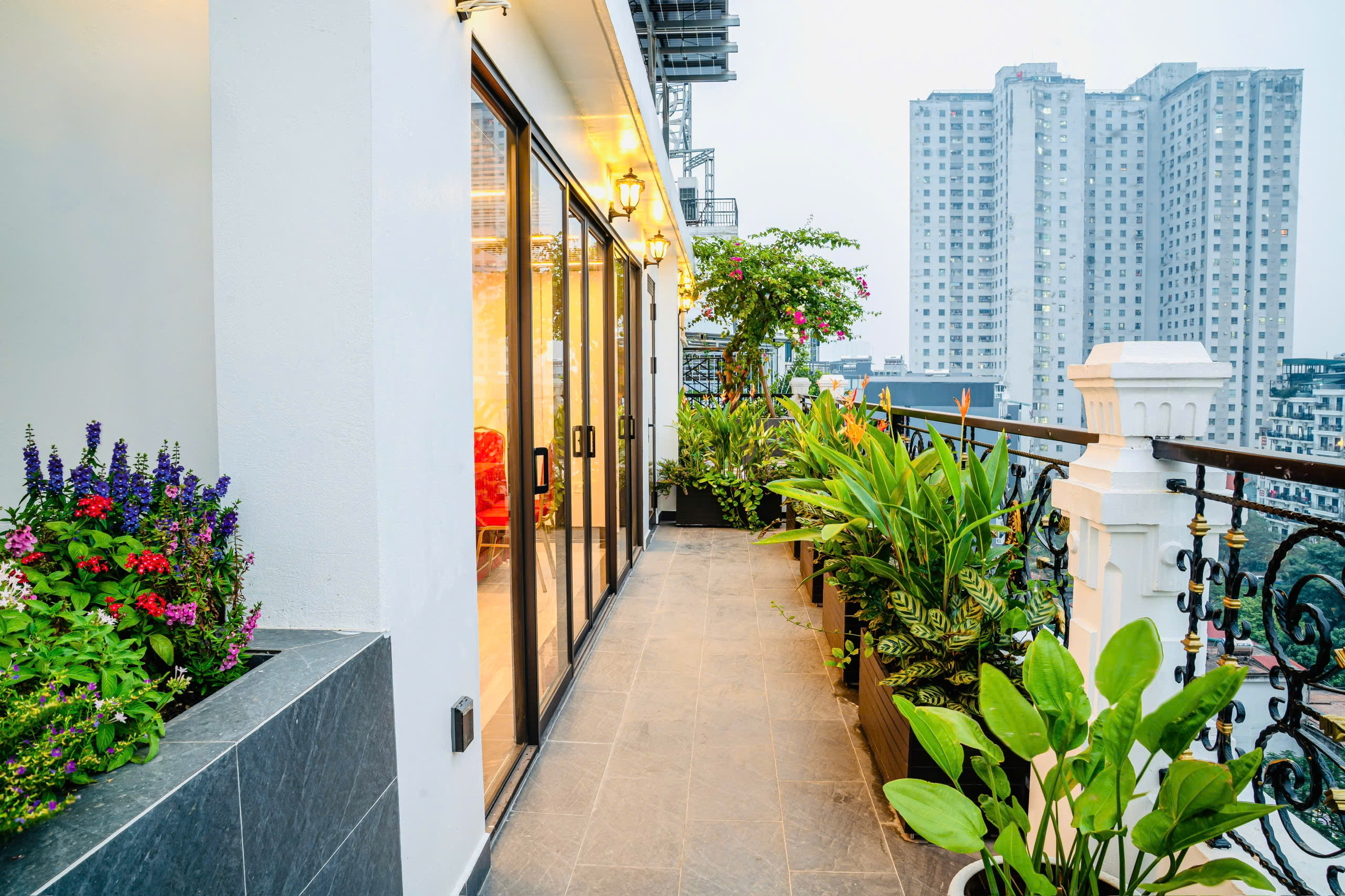 CHÍNH CHỦ CHO THUÊ SÀN VĂN PHÒNG CAO CẤP TẠI YÊN XÁ – HÀ ĐÔNG  TÒA NHÀ 11 TẦNG MỚI 100%  VỊ TRÍ ĐẮC ĐỊA