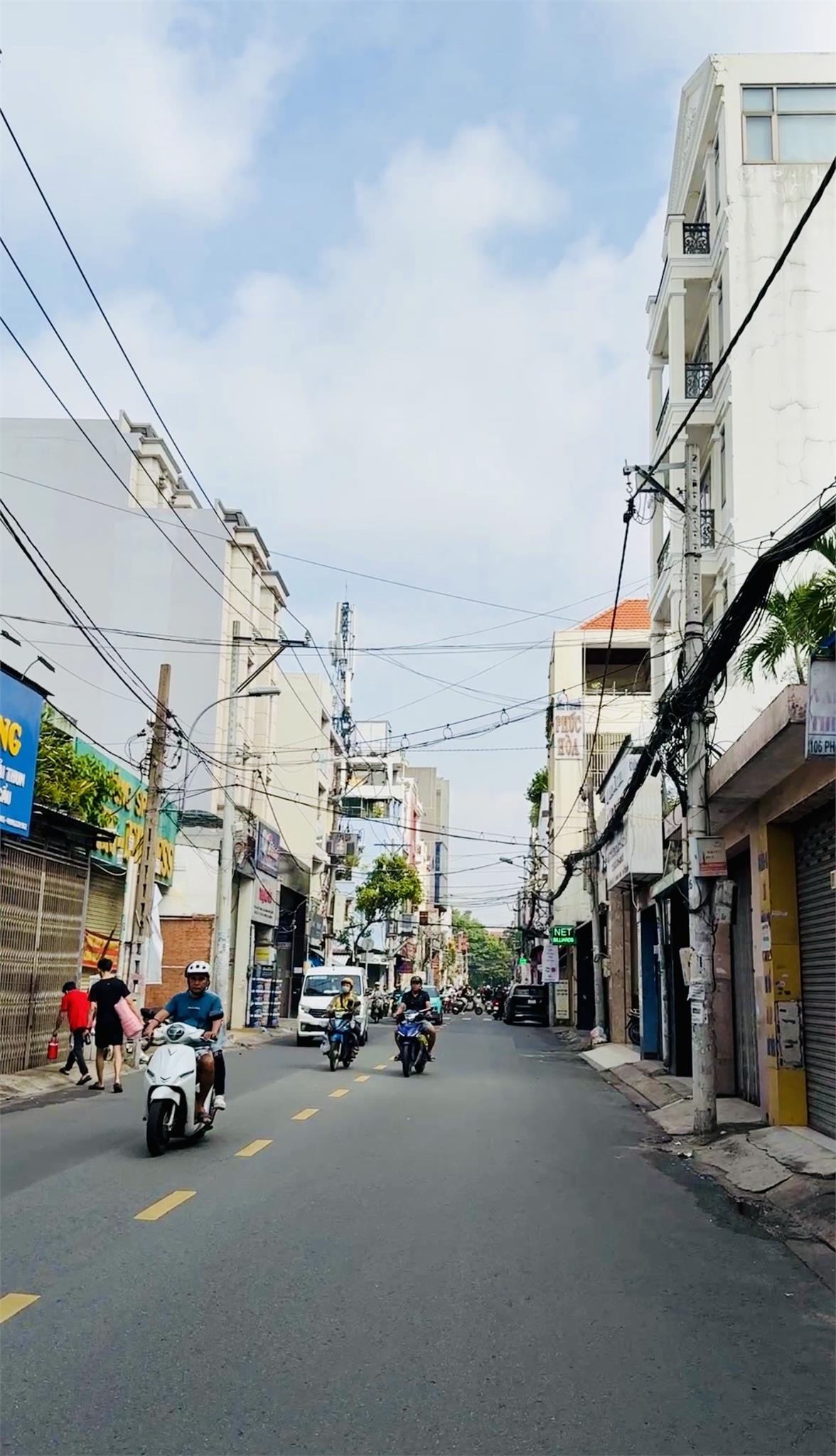**Bán nhà mặt tiền Võ Thành Trang; phường 11 Tân Bình; (4*17m) 3 tầng-4