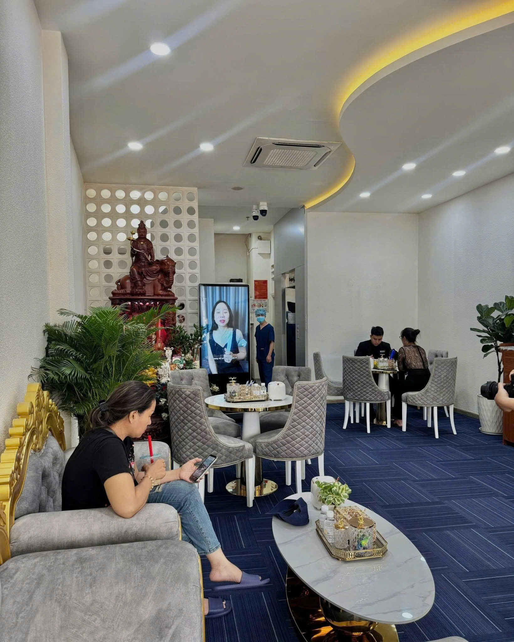 Cơ hội hiếm tại trung tâm Quận 3 – mặt tiền 184 Võ Văn Tần, SANG NHƯỢNG PHÒNG KHÁM THẨM MỸ CAO CẤP