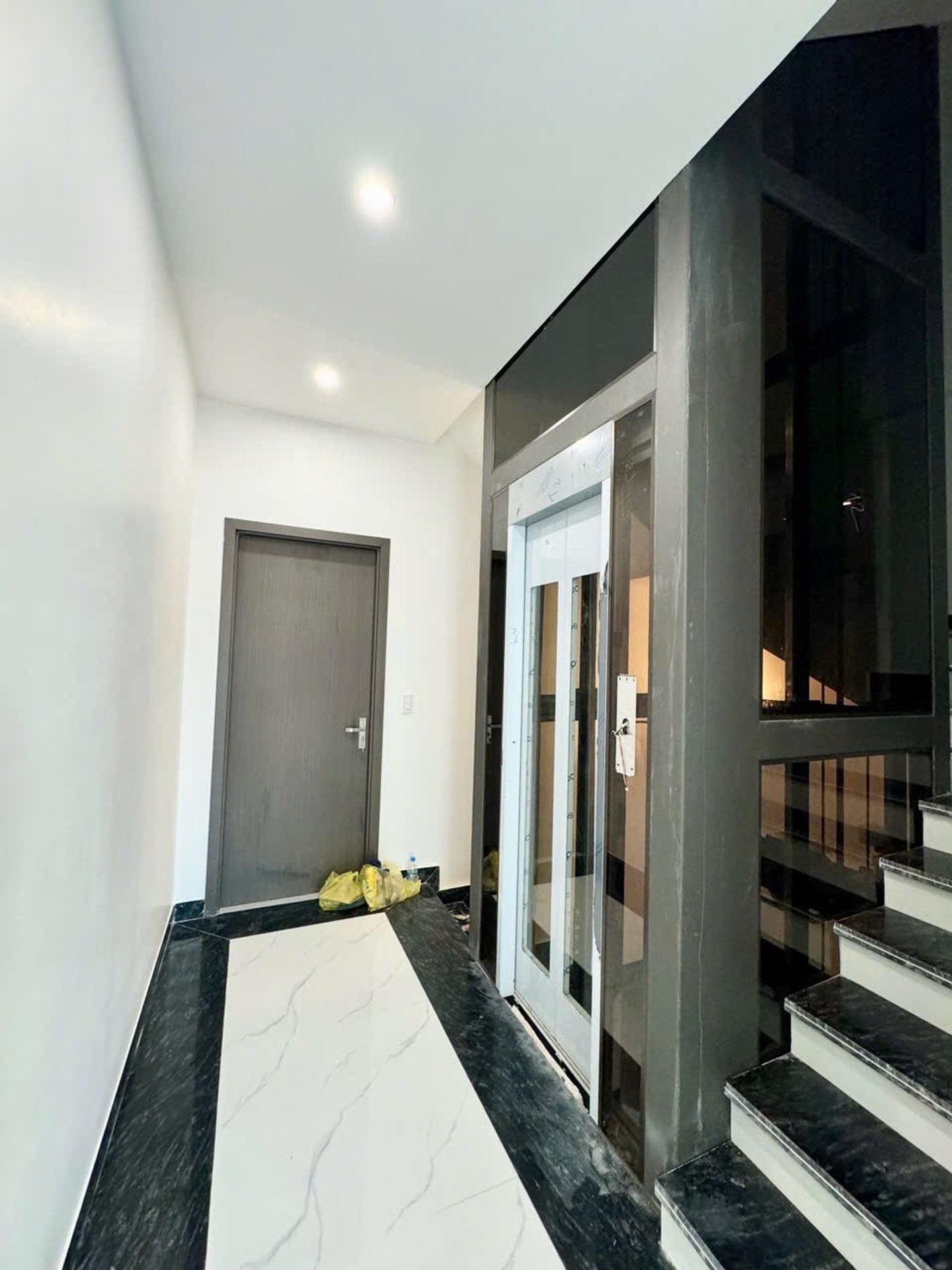 Nhà mới khu phân lô Đằng Hải - Trần Hoàn, 4,5 tầng, thiết kế sẵn thang máy.