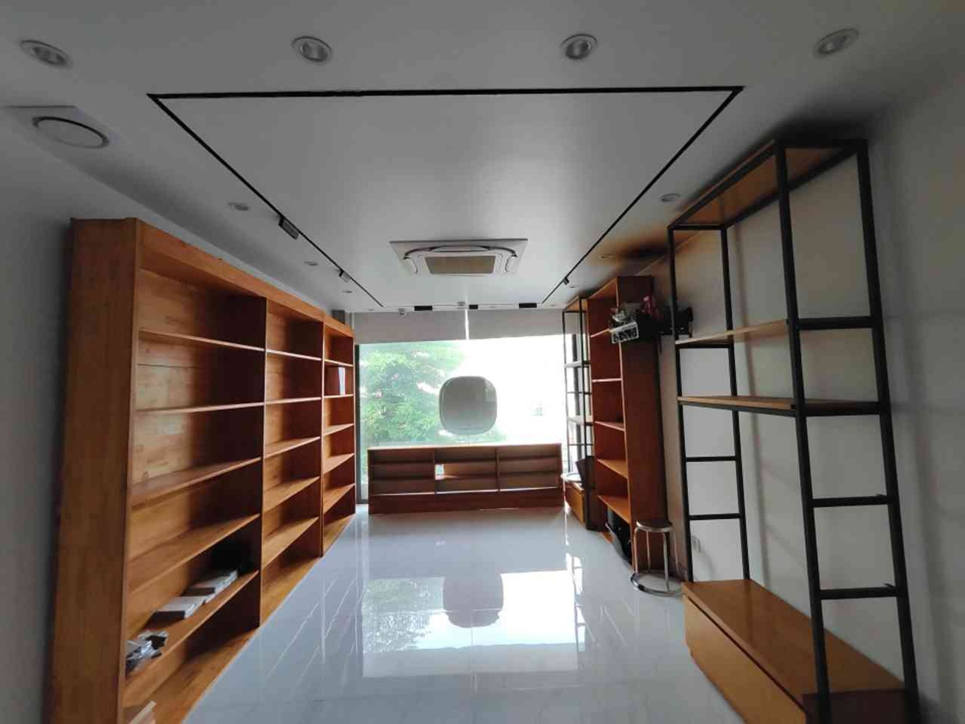 Mặt đường Lạch Tray - Vị trí vàng trung tâm, đối diện Cung Văn hóa Thiếu nhi.