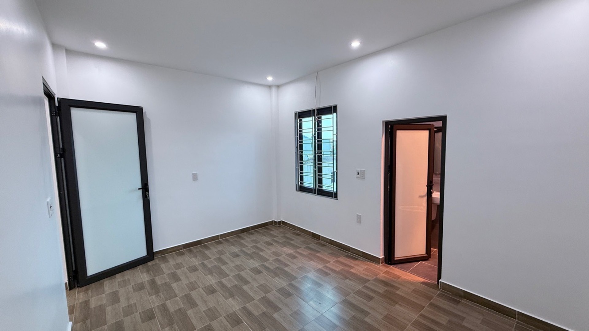Nhà 3 tầng độc lập Đào Yêu – Hồng Thái, ô tô qua cửa, tiềm năng tăng giá.-3