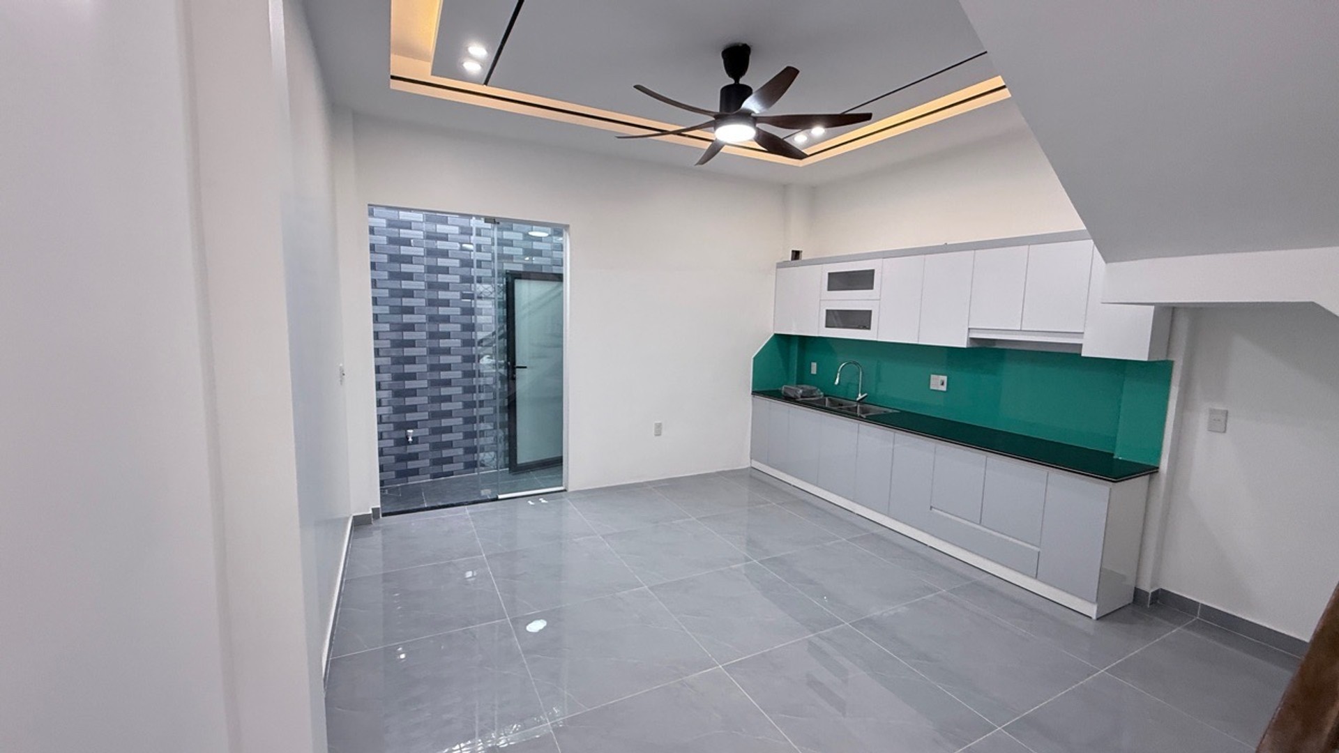 Nhà 3 tầng độc lập Đào Yêu – Hồng Thái, ô tô qua cửa, tiềm năng tăng giá.