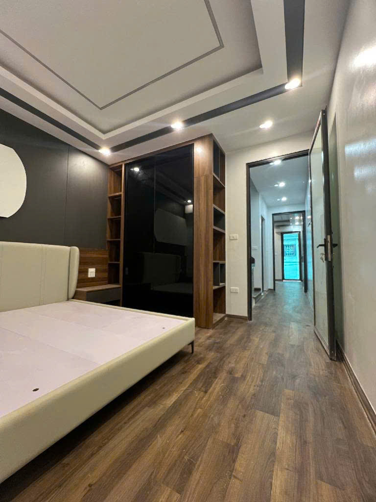Bán nhà phố Ngọc Hà Đội Cấn, ô tô vào nhà, 7 tầng thang máy, 72m, chỉ 26 tỷ