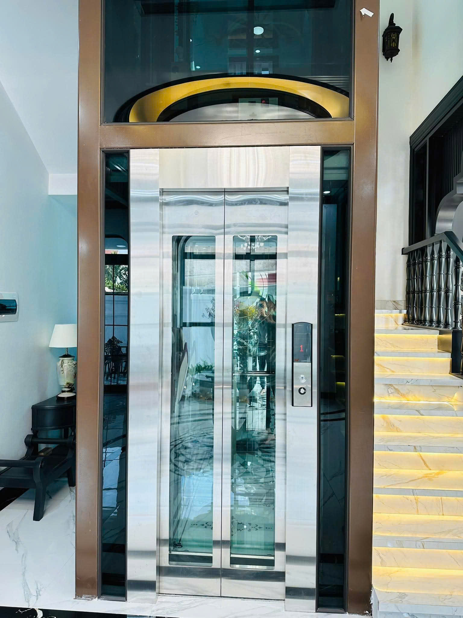 Bán nhà phố Ngọc Hà Đội Cấn, ô tô vào nhà, 7 tầng thang máy, 72m, chỉ 26 tỷ