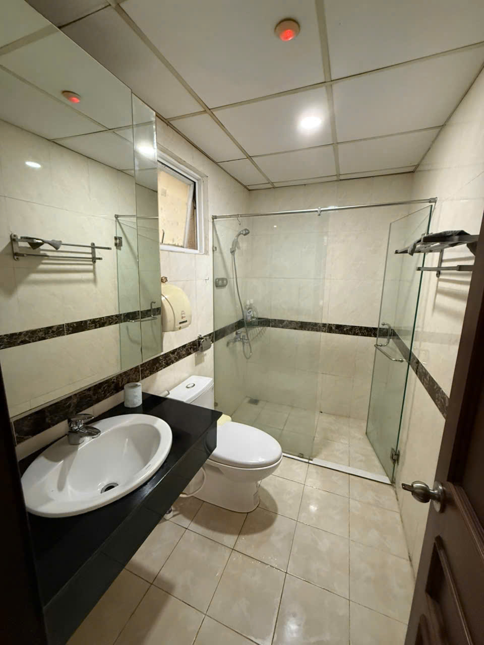 Cho thuê căn hộ Giai Việt 85m2 tầng cao đường Tạ Quang Bửu P5Q8 . Giá : 14.5 triệu/tháng