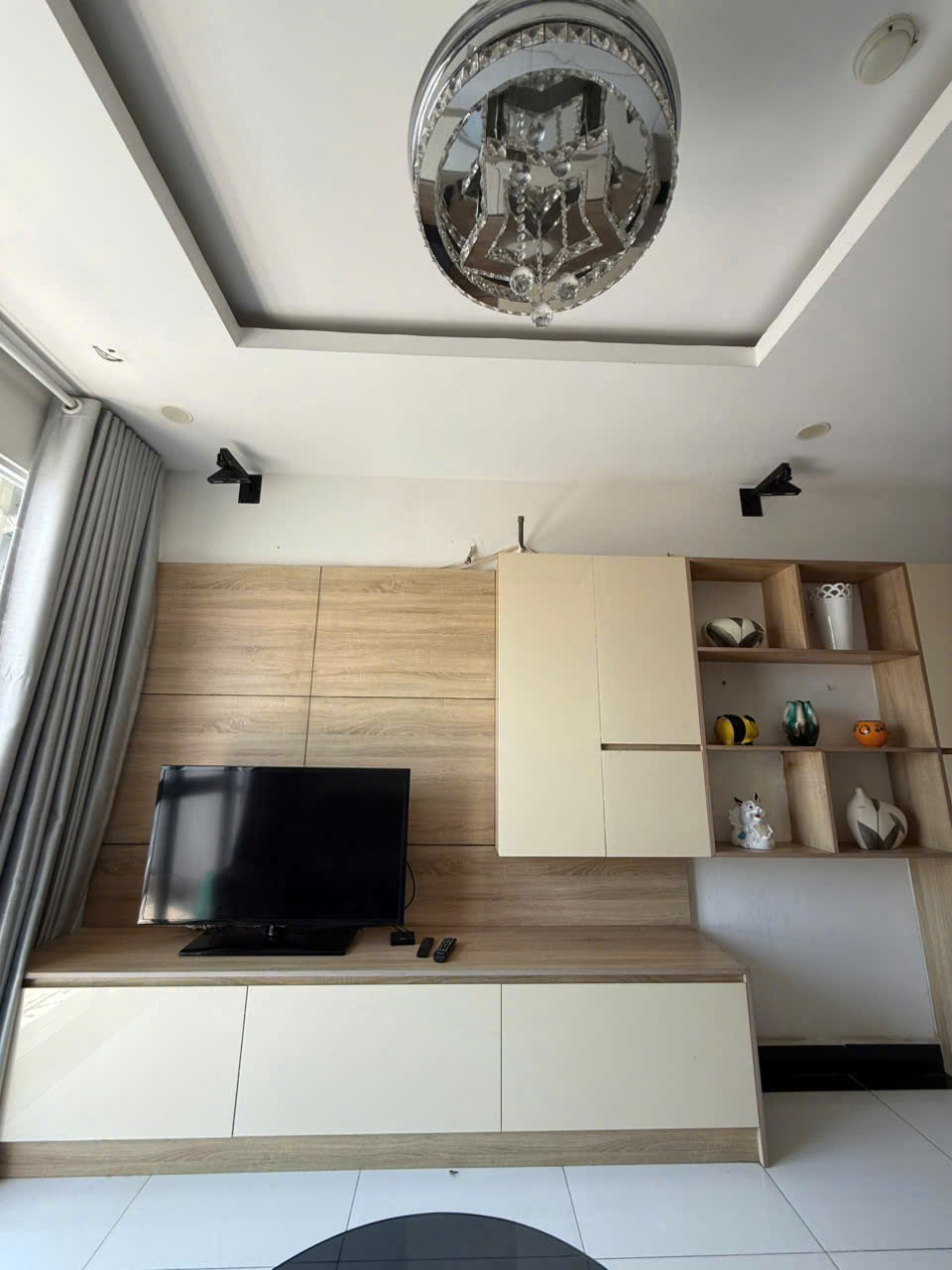 Cho thuê căn hộ Giai Việt 85m2 tầng cao đường Tạ Quang Bửu P5Q8 . Giá : 14.5 triệu/tháng-4