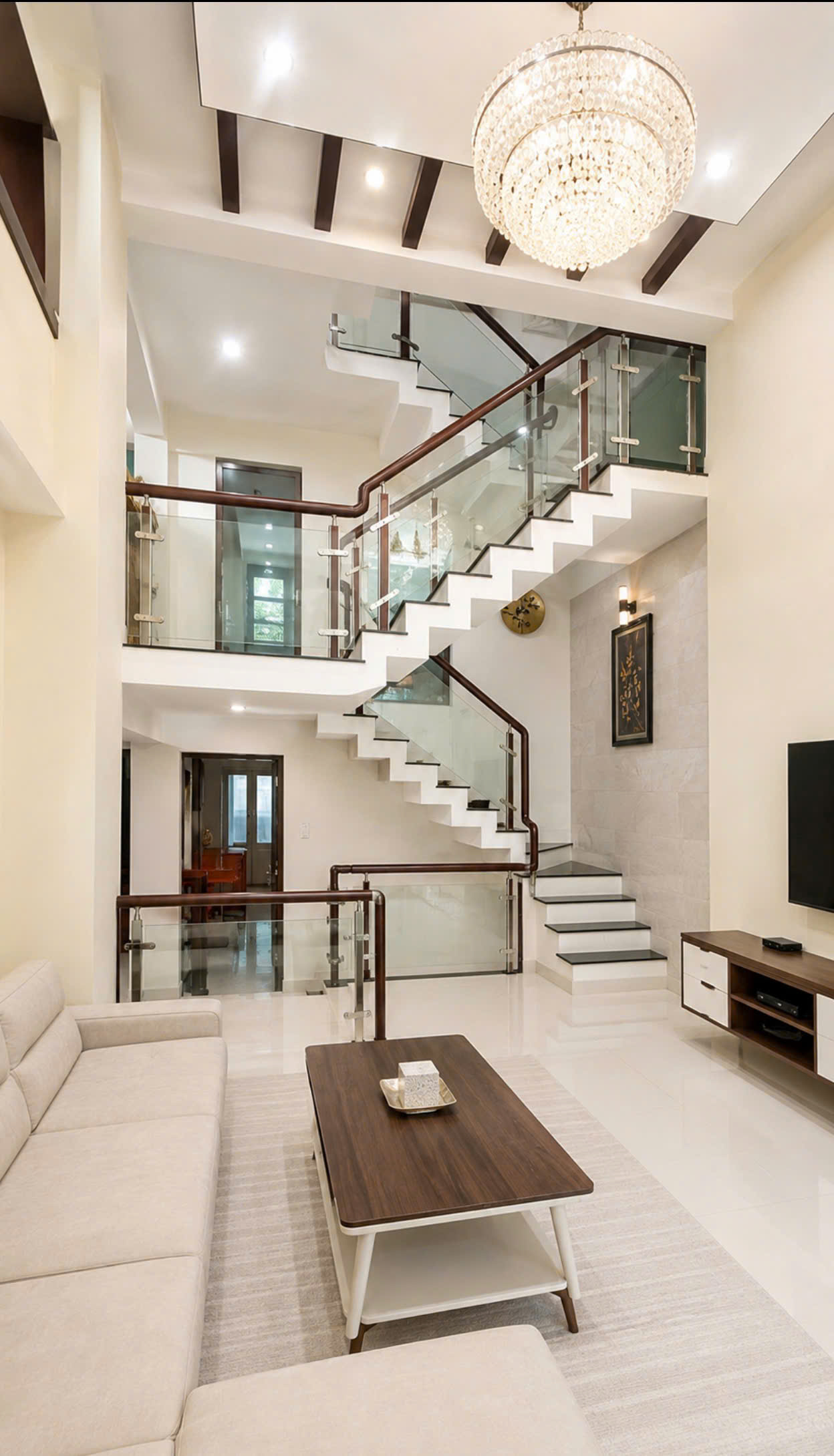 Nhà đẹp Tân Bình 5 tầng ngang 11m - HXH tránh - Cách Mạng Tháng 8
