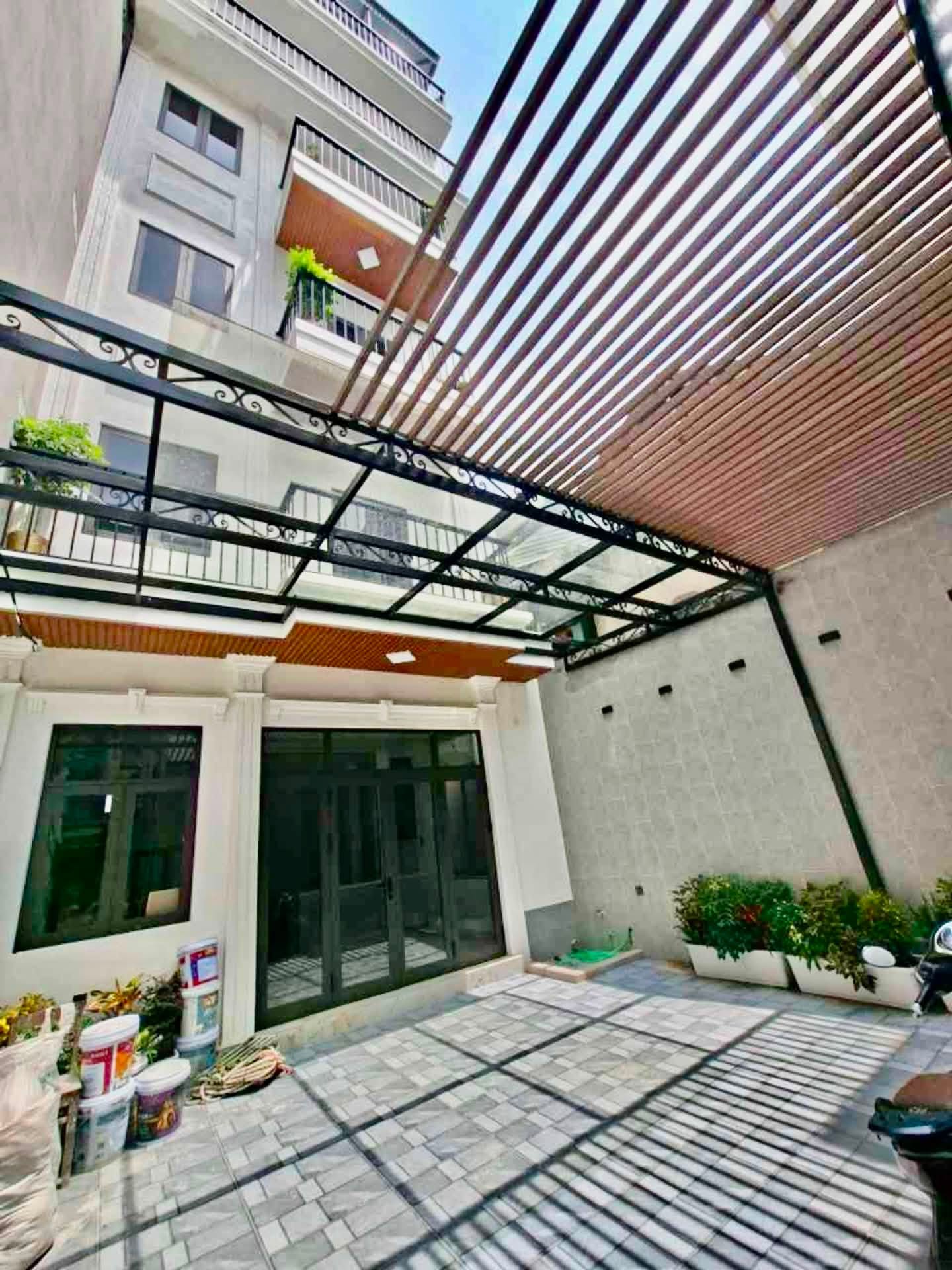Hiếm có tại Nguyễn Văn Cừ – Long Biên- gần 100m2 chỉ nhỉnh 15 tỏi , 7 tầng