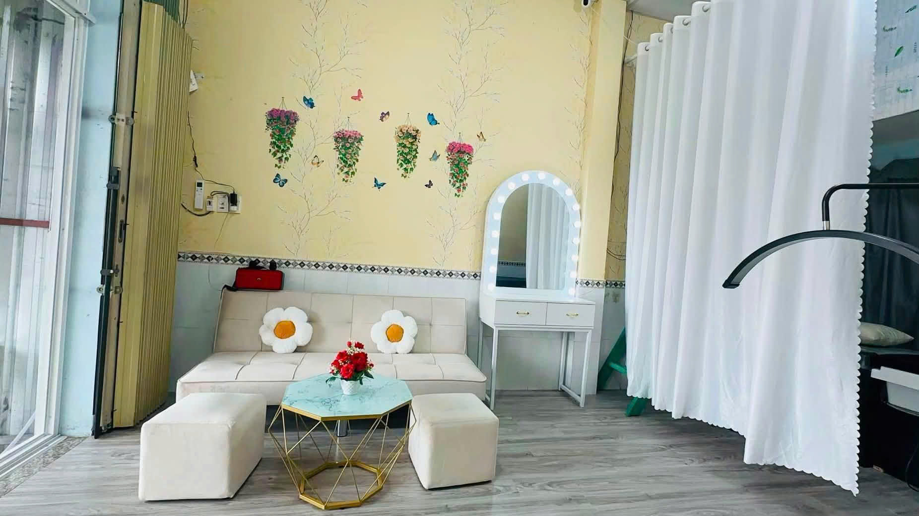 SANG TIỆM NAIL..Mi..gọi Đầu..Khu vực bình dương cũ Giá sang 30tr nhanh gọn